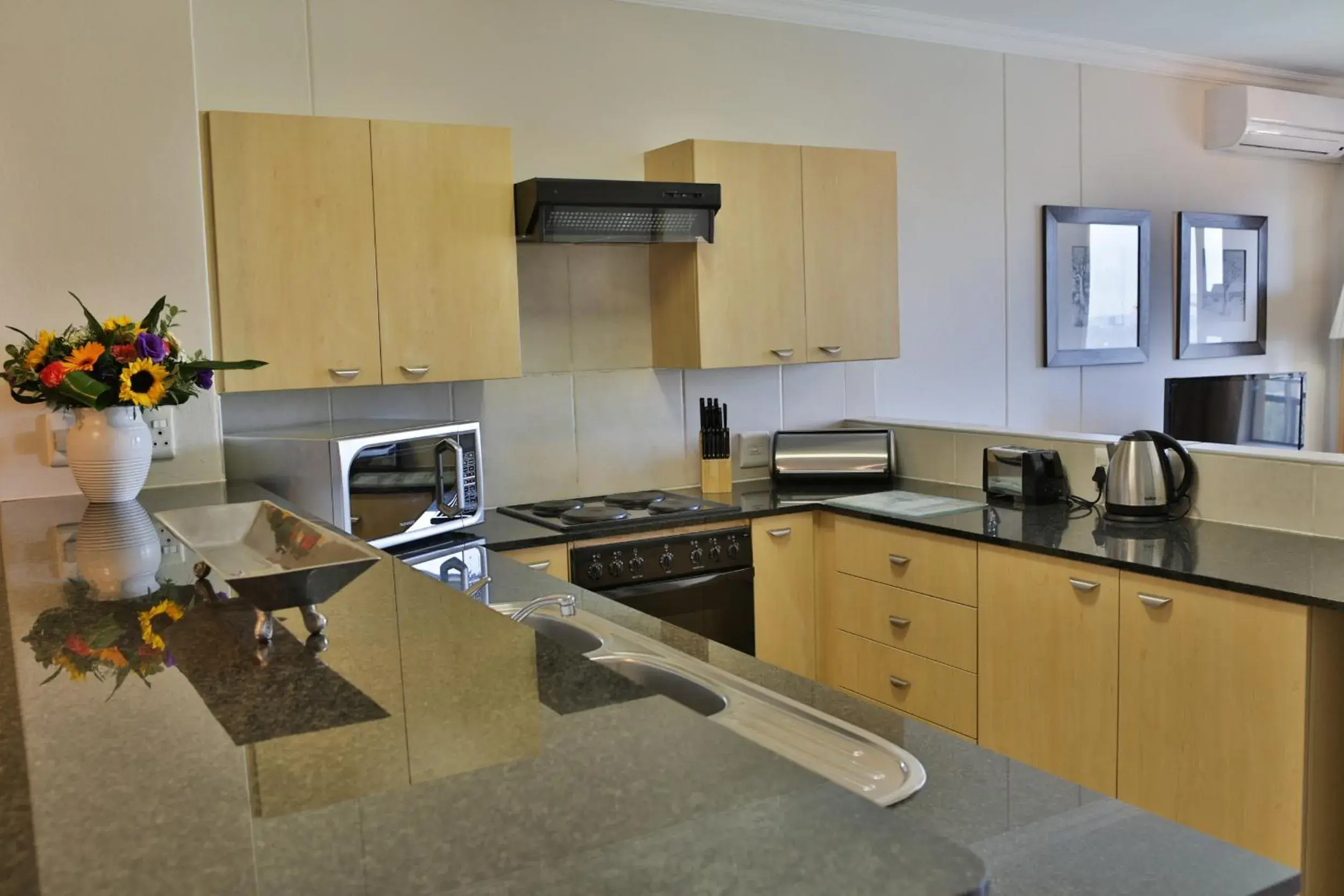 Kitchen or kitchenette, Kitchen/Kitchenette in WeStay Westpoint Apartments