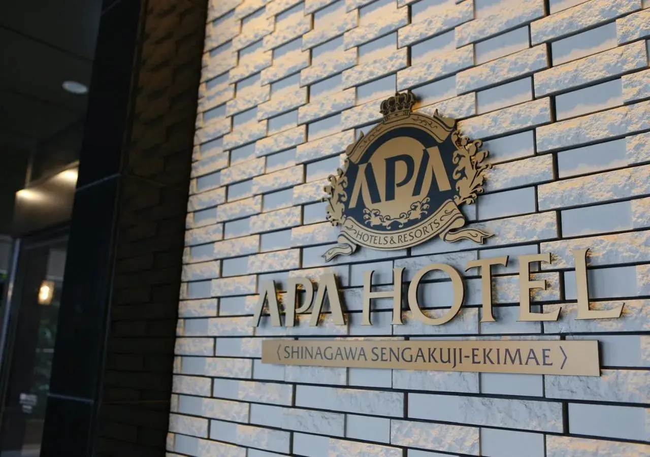 Facade/entrance, Property Logo/Sign in APA Hotel Shinagawa Sengakuji Eki-Mae