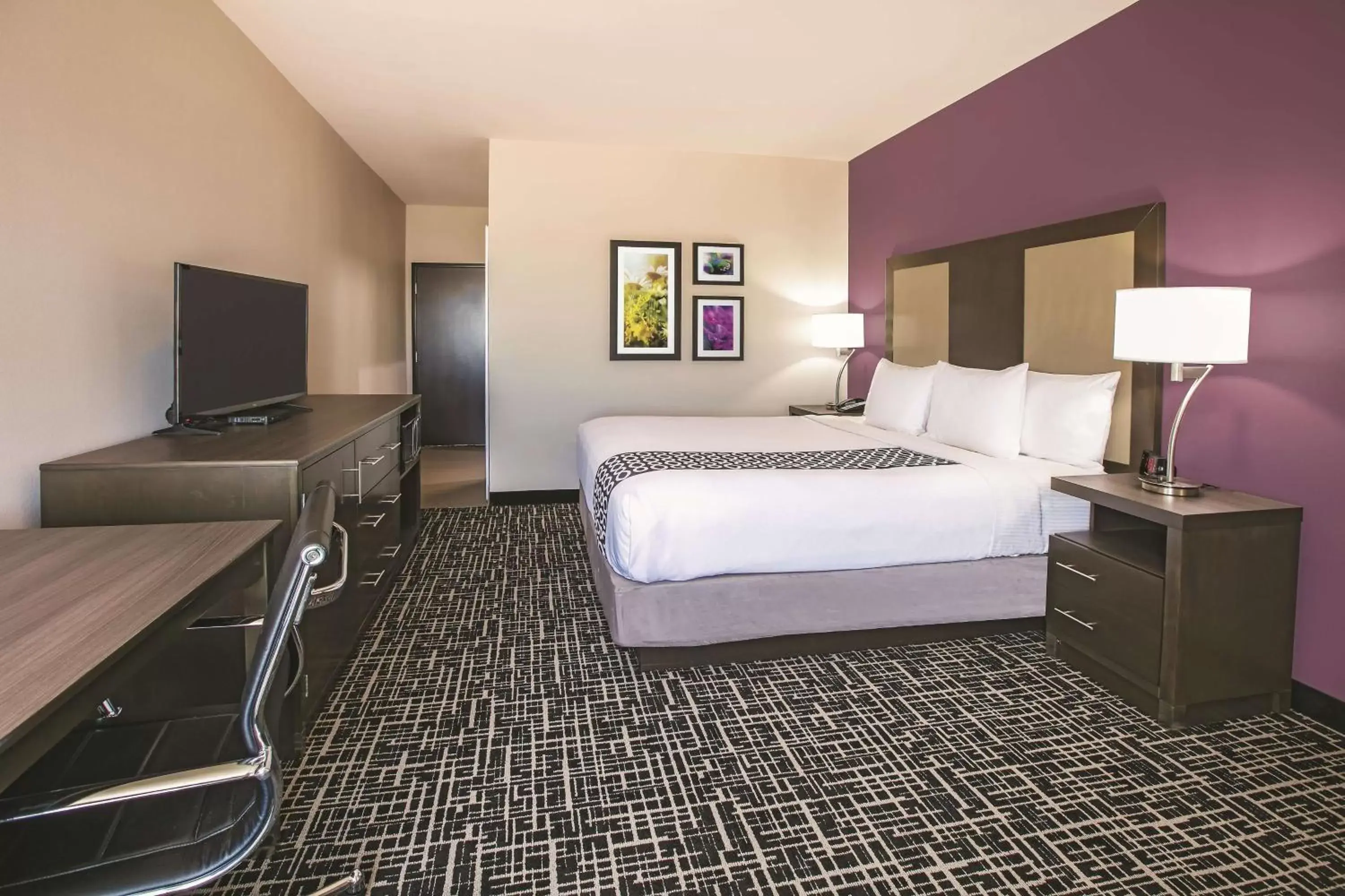 Photo of the whole room, Bed in La Quinta by Wyndham Colorado City