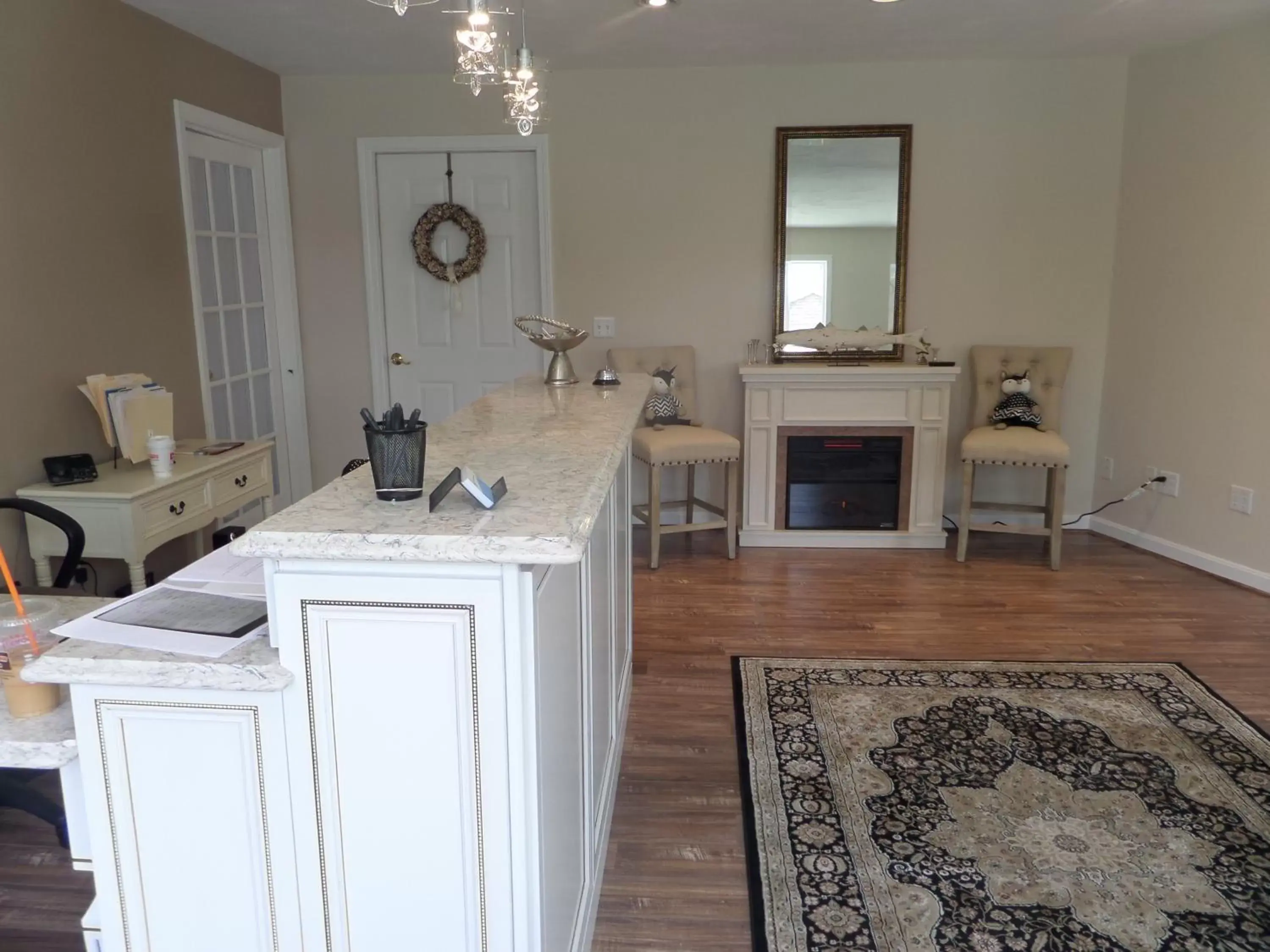 Lobby or reception, Kitchen/Kitchenette in Starlight Lodge Cape Cod