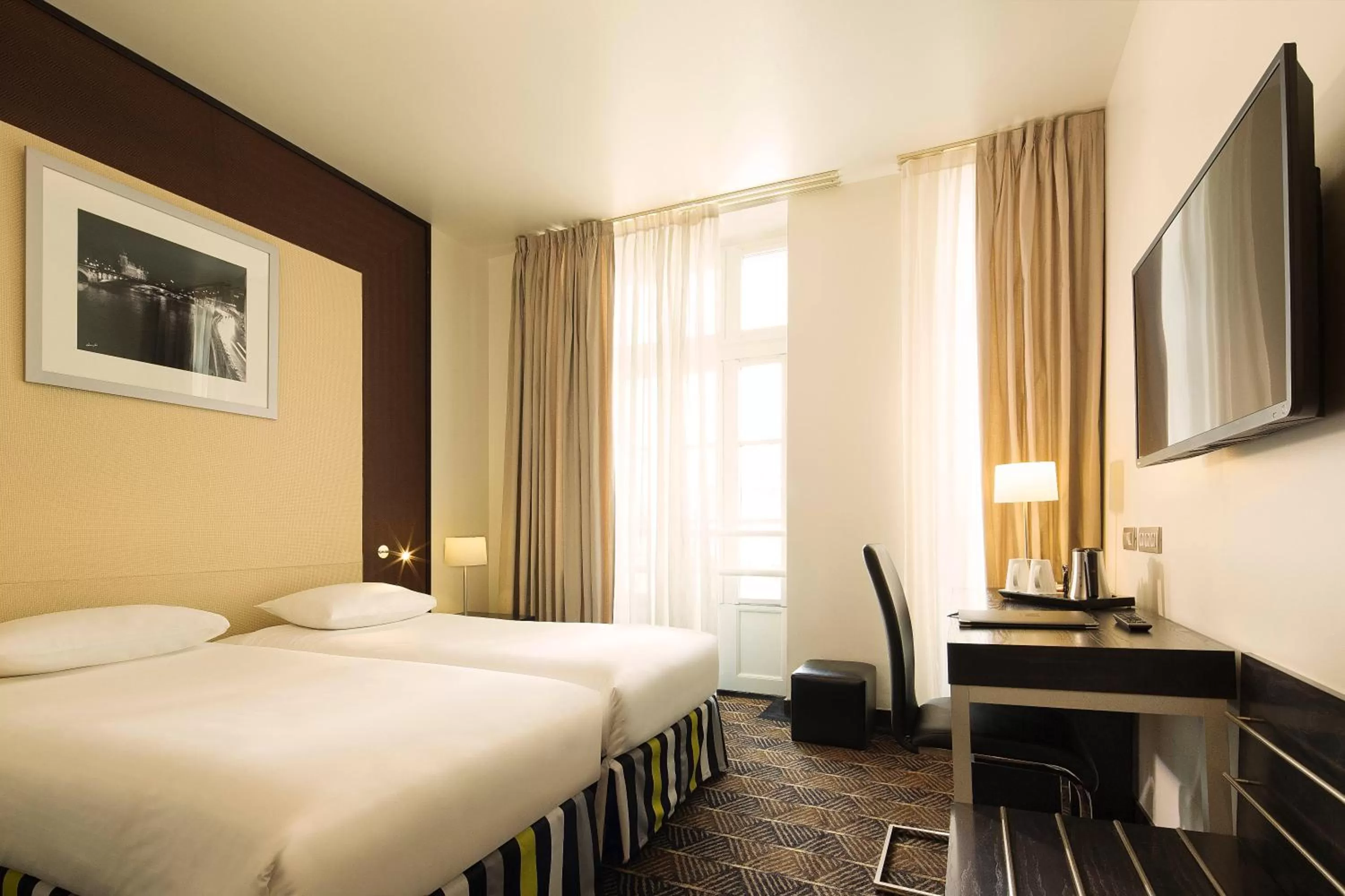 Photo of the whole room in Hôtel Le M