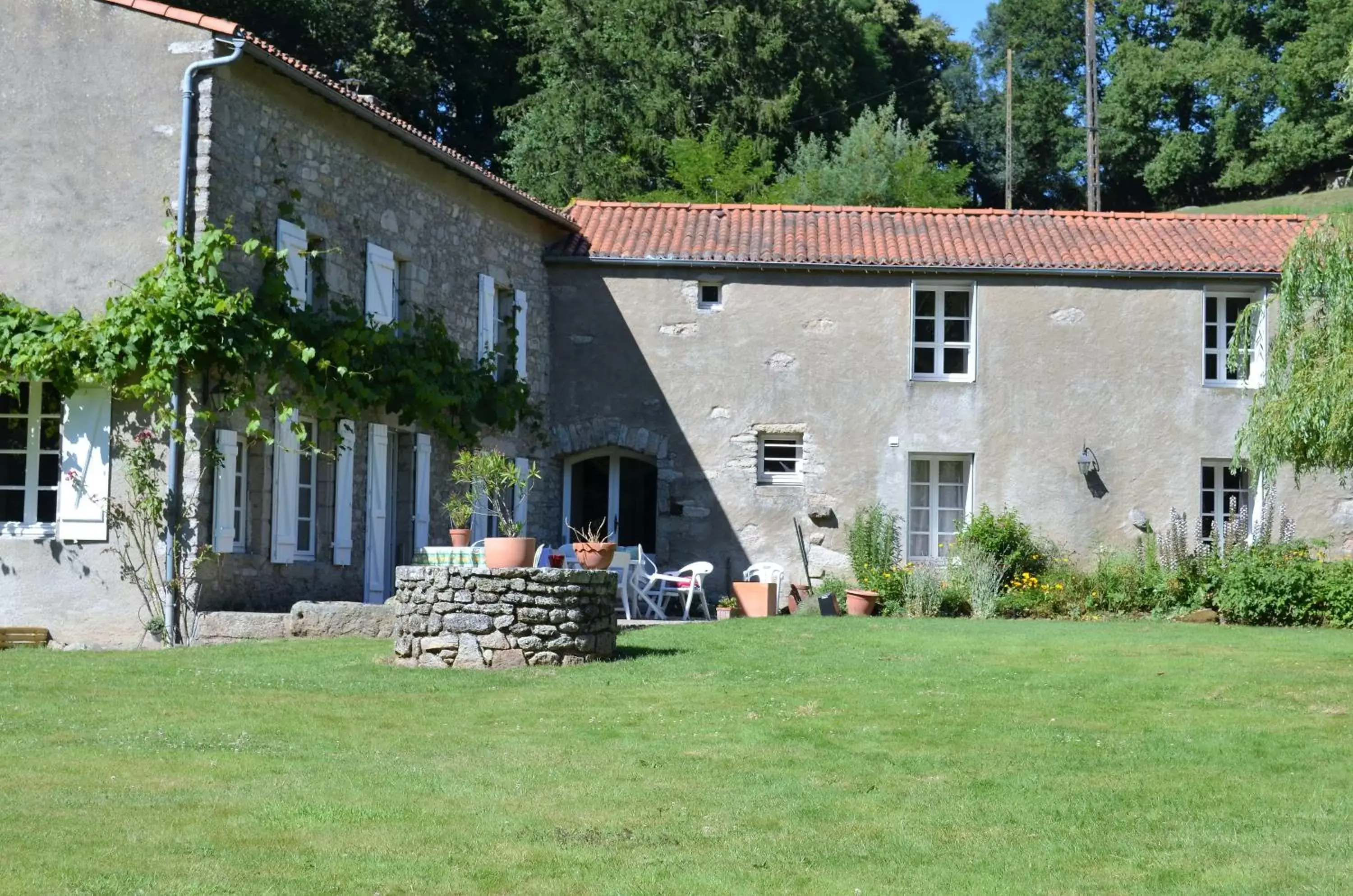 Garden view, Property Building in L'ESCALE DES 2 EAUX