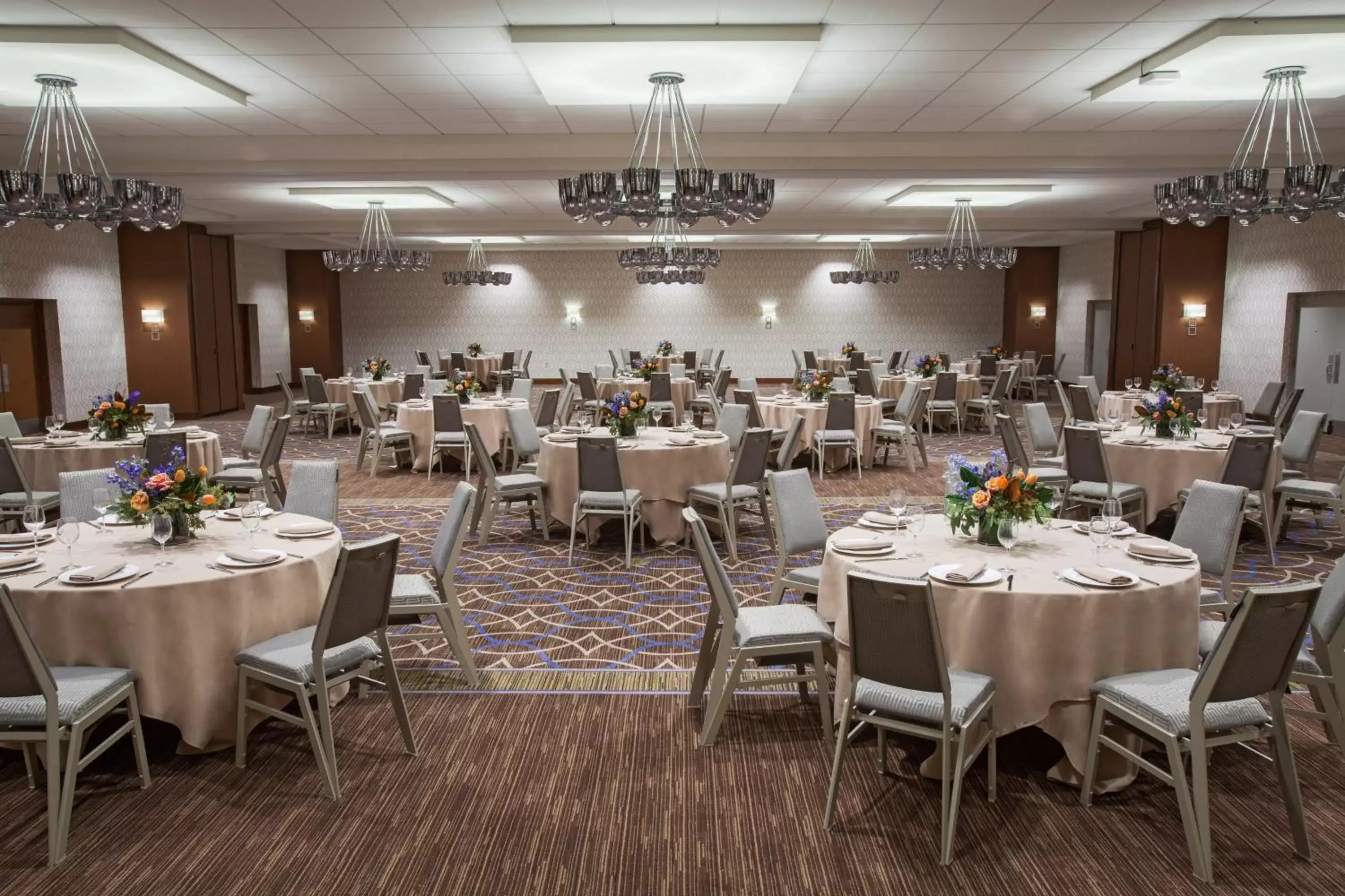 Meeting/conference room, Restaurant/Places to Eat in Sheraton Pittsburgh Airport Hotel