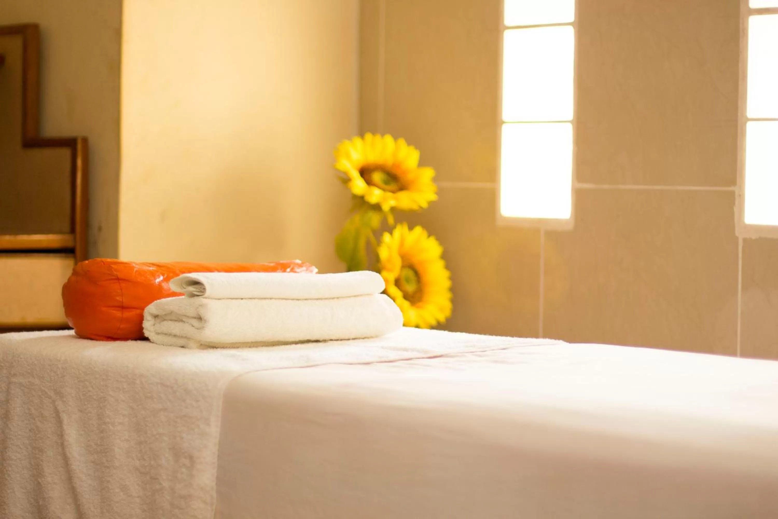 Massage, Bed in Amapola Resort