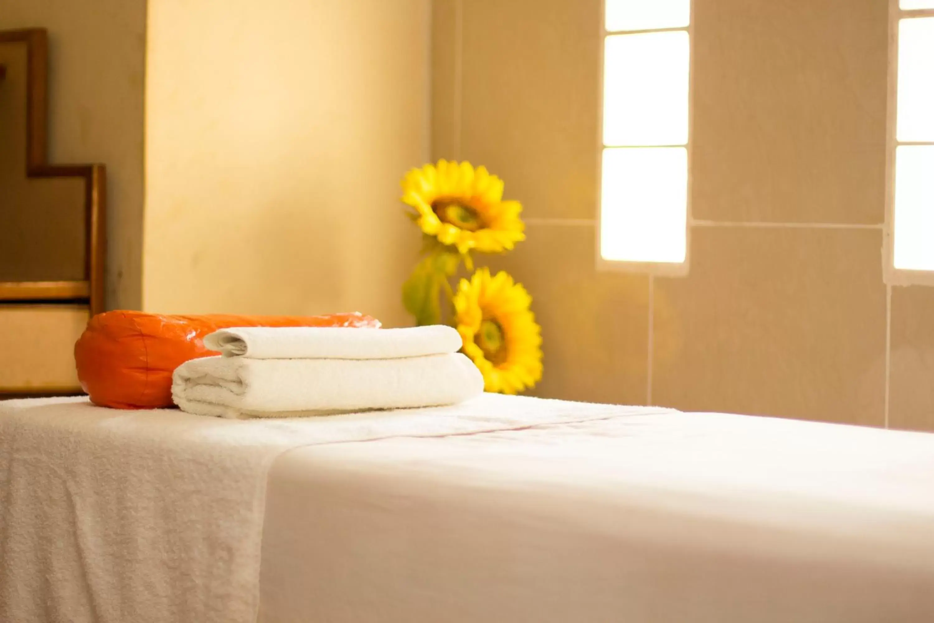 Massage, Bed in Amapola Resort Massage, Bed in Amapola Resort