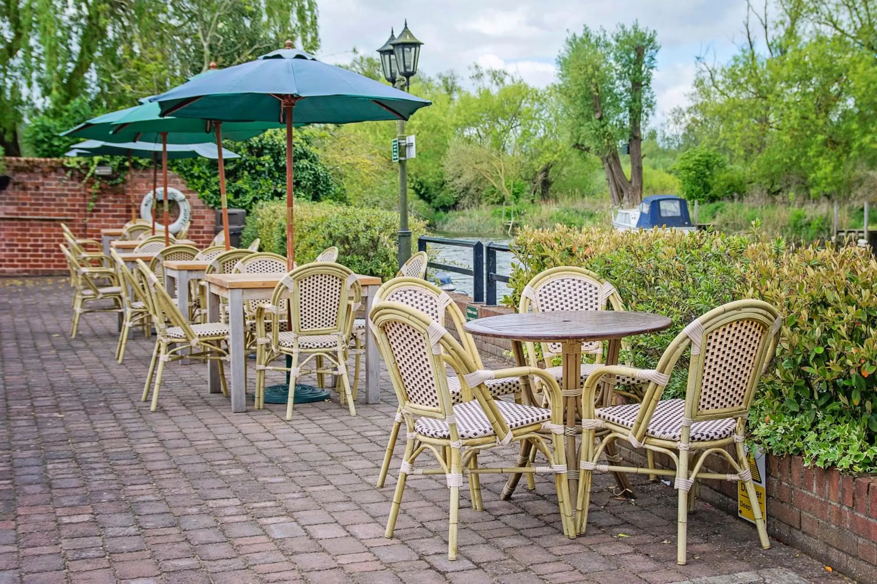 Patio, Restaurant/Places to Eat in Waveney House Hotel