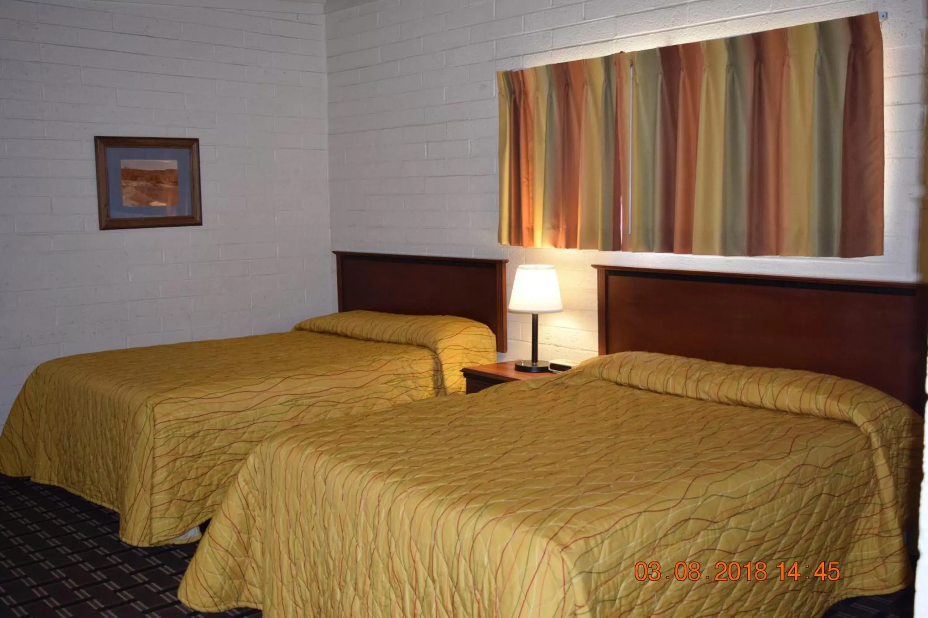 Bed in Stanlunds Inn and Suites