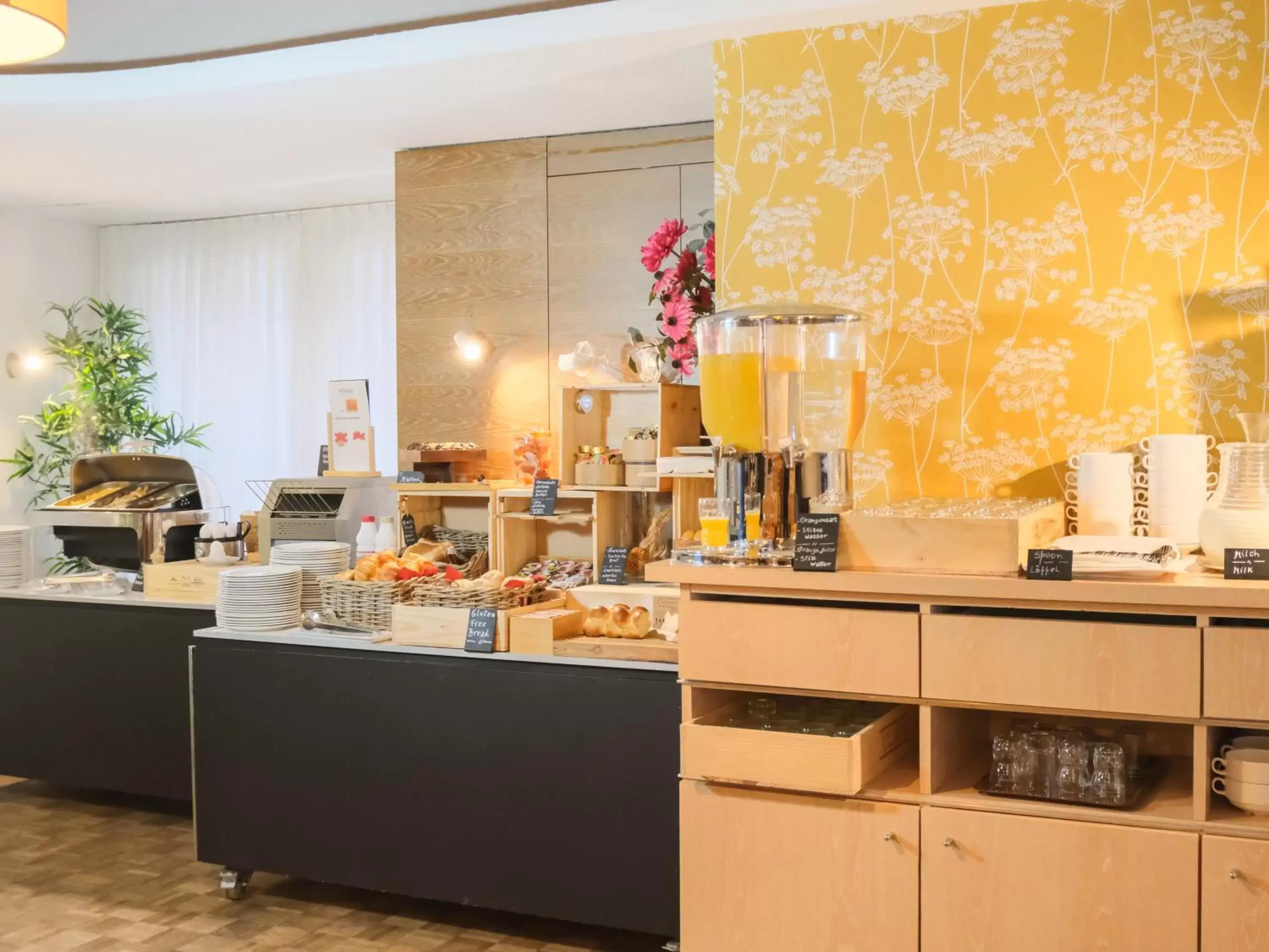 Coffee/tea facilities in Hotel Rothaus Luzern & Peruvian Culinary Art