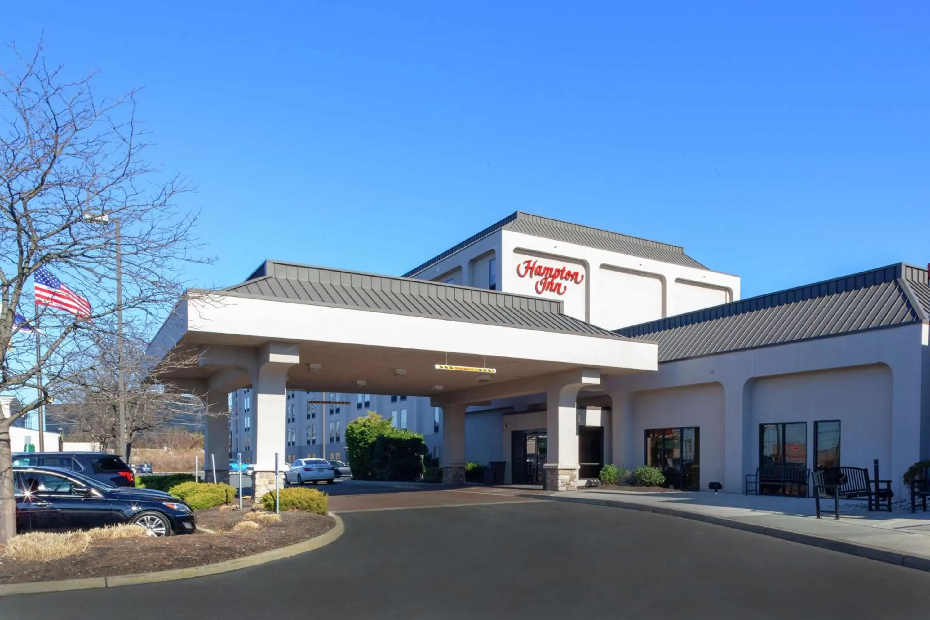 Property Building in Hampton Inn Woodbridge