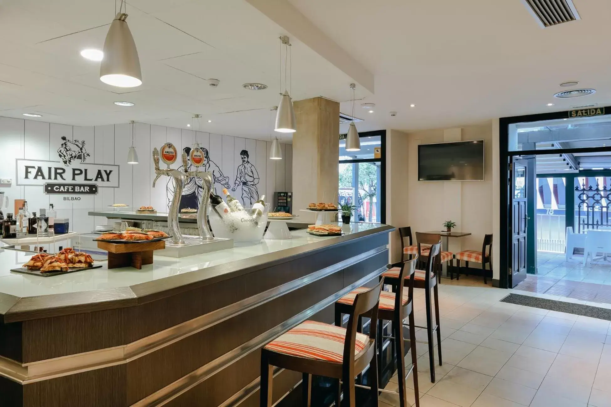 Lounge or bar in Abba Euskalduna Hotel Lounge or bar in Abba Euskalduna Hotel