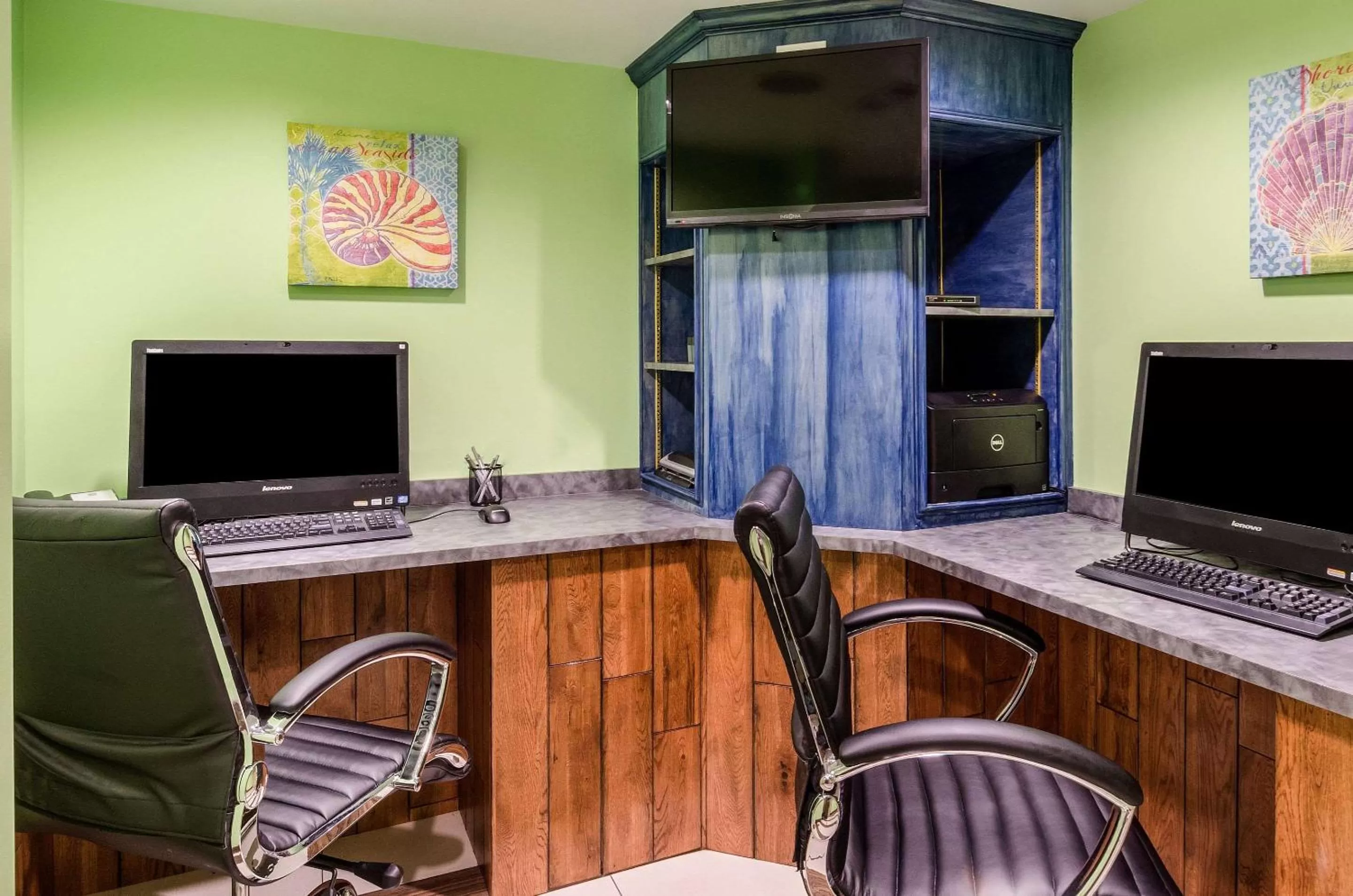 On site, TV/Entertainment Center in Clarion Hotel Seekonk - Providence