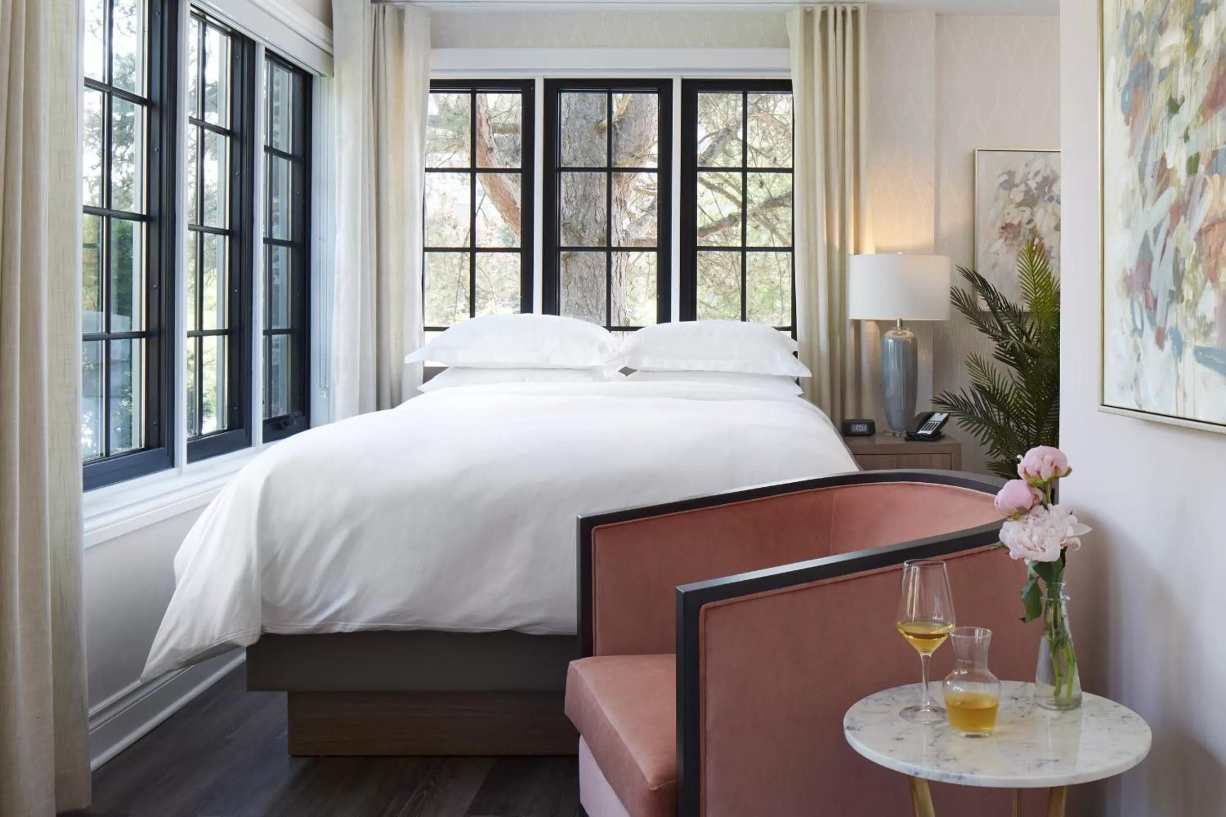 Guests, Bed in The Glenerin Inn