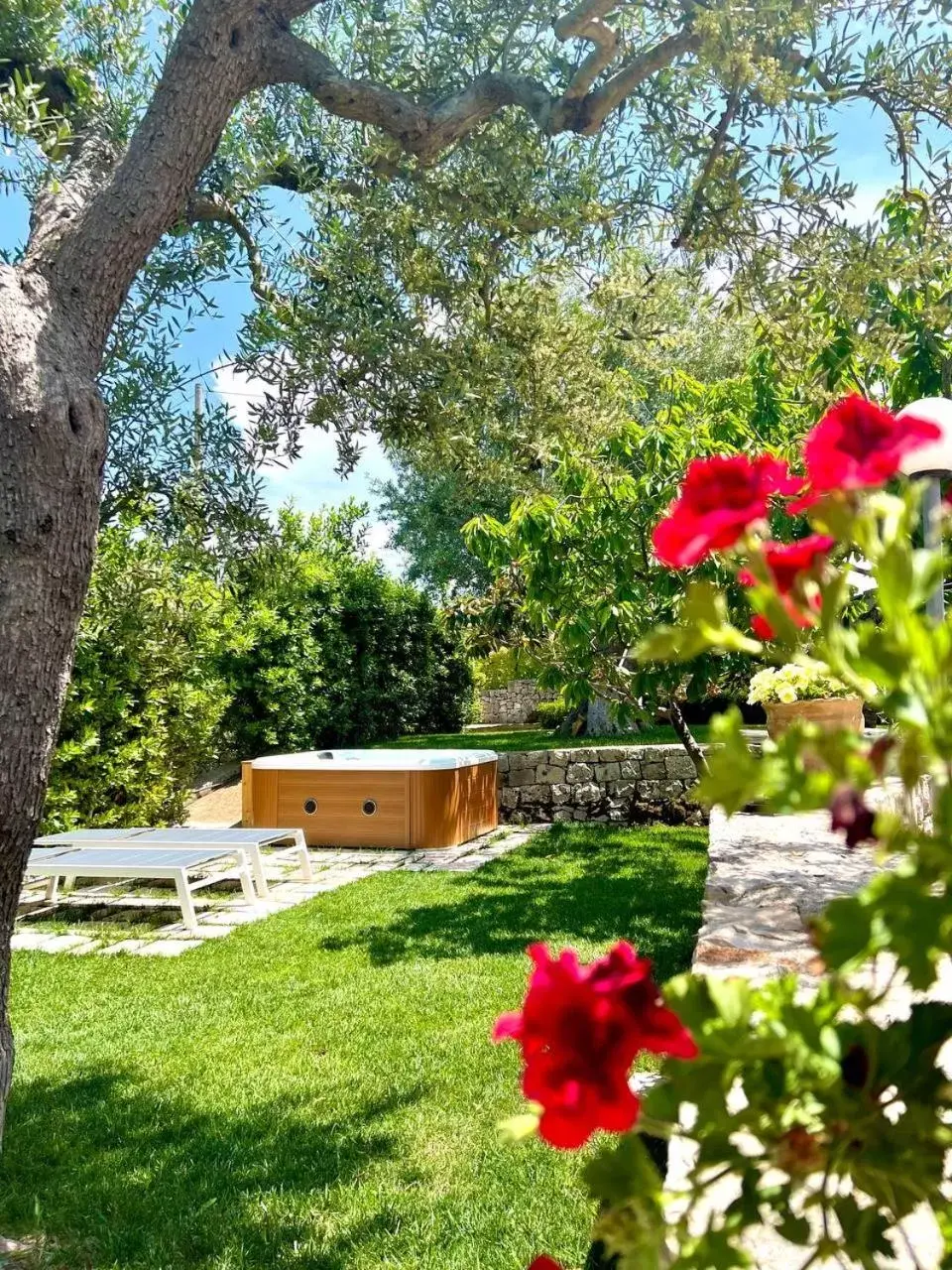 Hot Tub, Garden in Il Giardino degli Ulivi