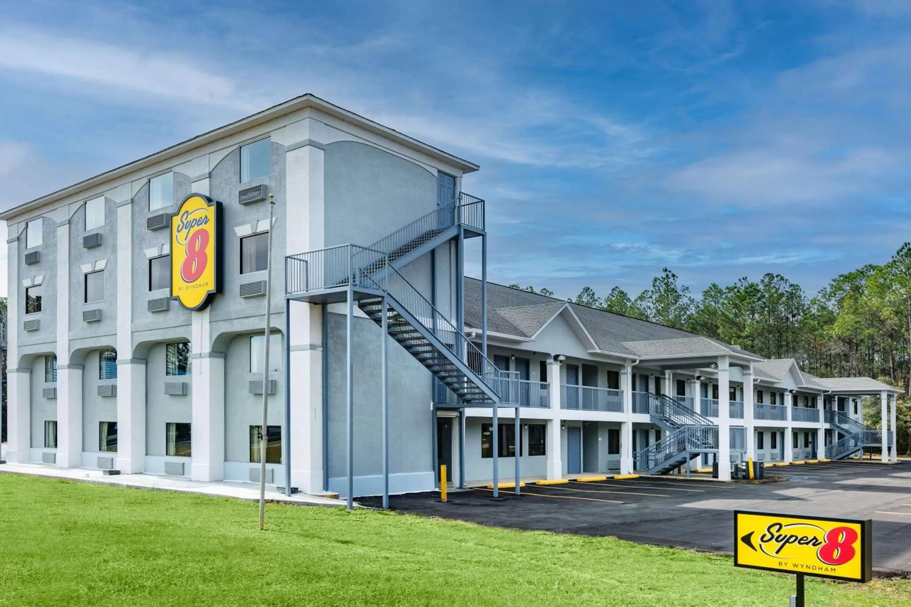 Property Building in Super 8 by Wyndham Moss Point