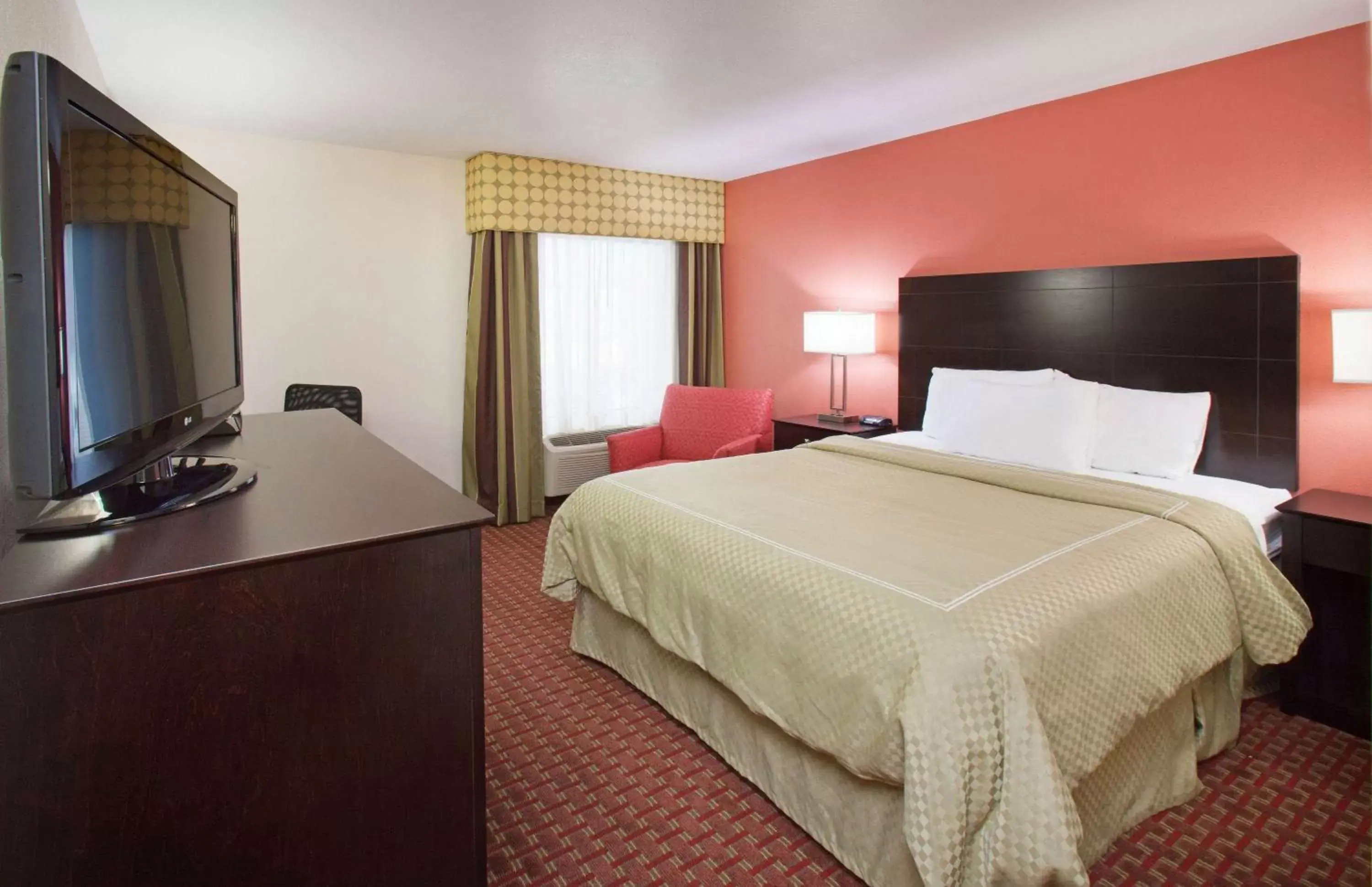 Photo of the whole room, Bed in AmericInn by Wyndham Johnston Des Moines