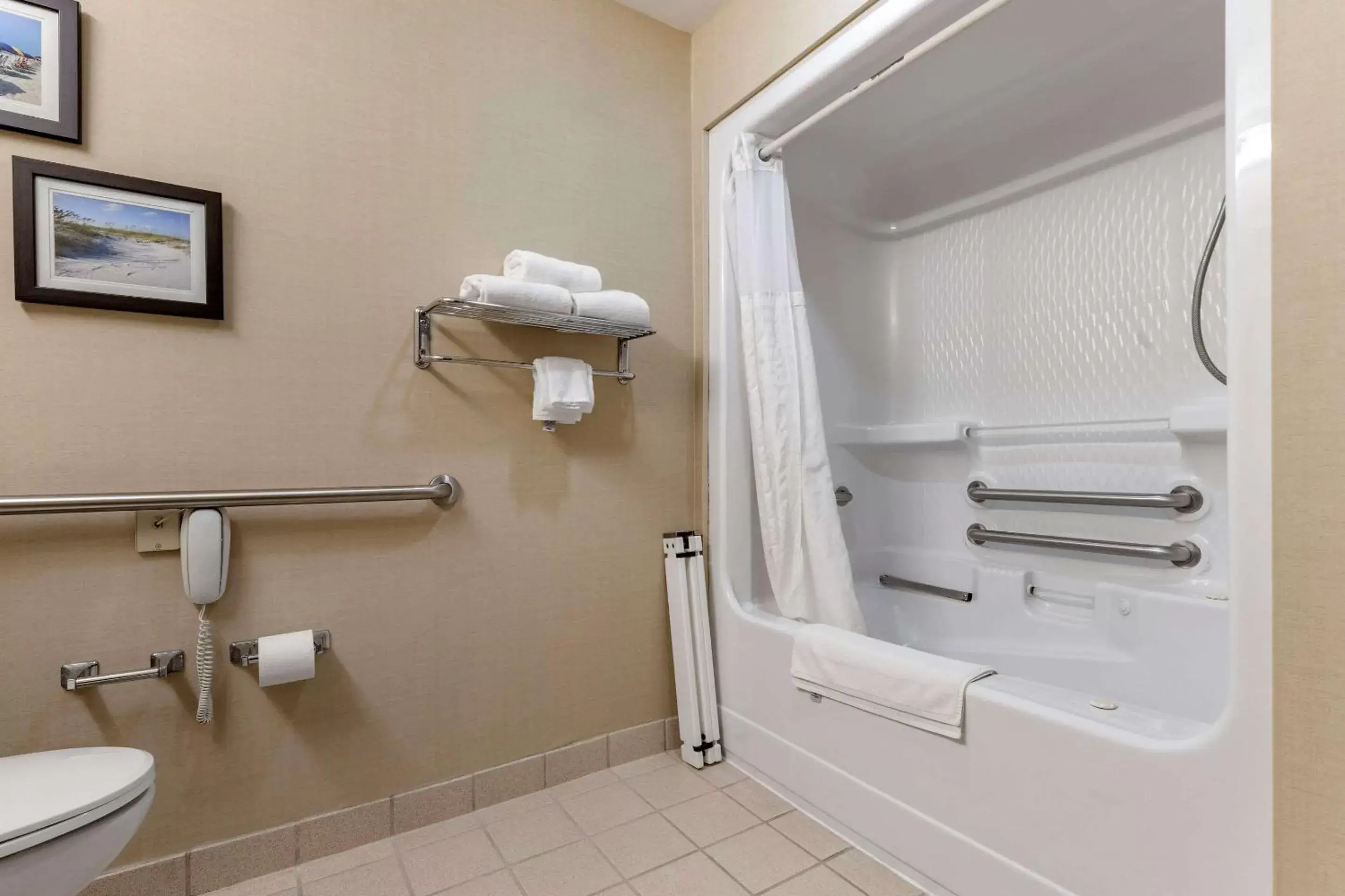 Bedroom, Bathroom in Comfort Suites Myrtle Beach Central