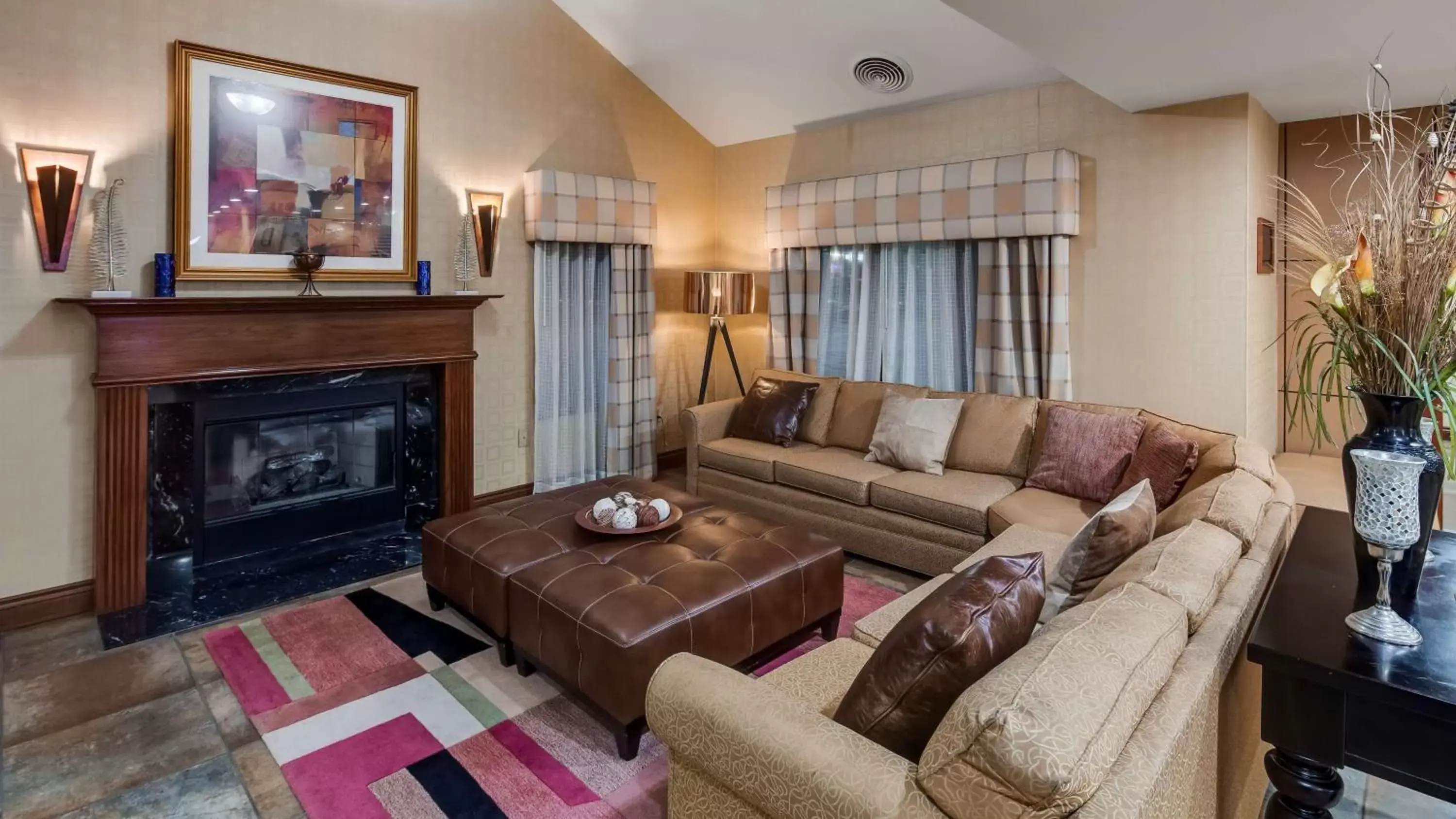 Lobby or reception, Seating Area in Best Western Lapeer Inn