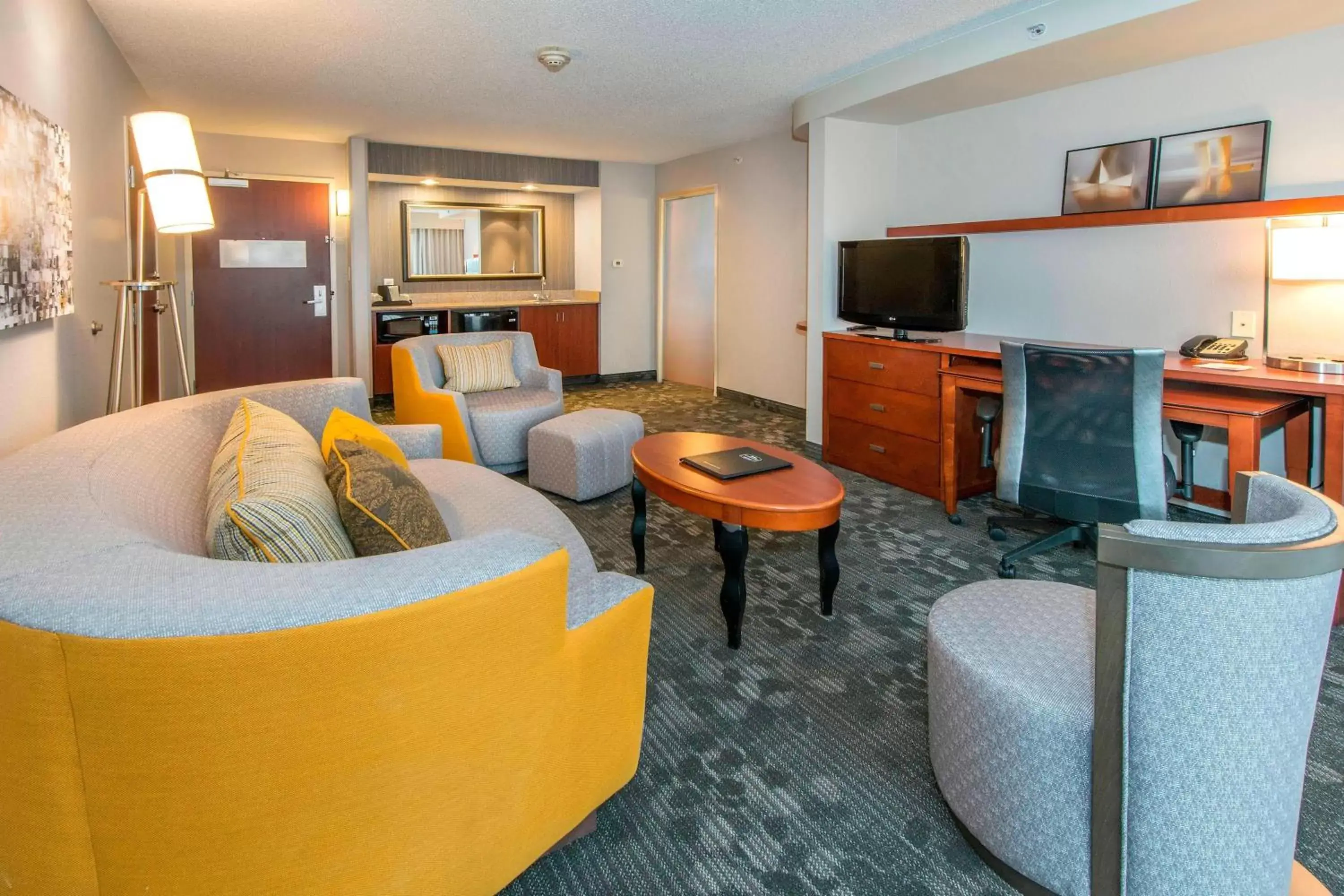 Living room, Seating Area in Courtyard by Marriott Montgomery Prattville
