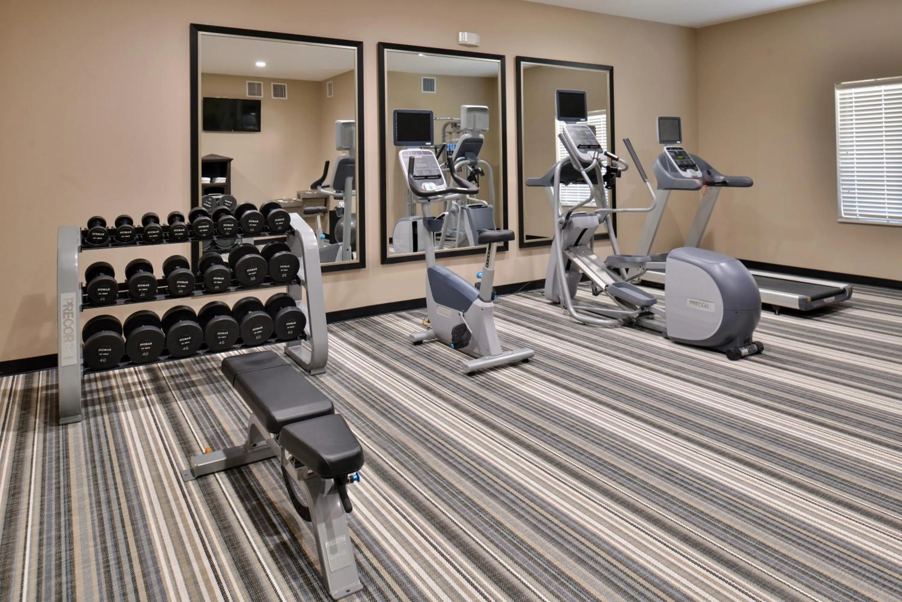 Fitness centre/facilities in Candlewood Suites Kenedy by IHG