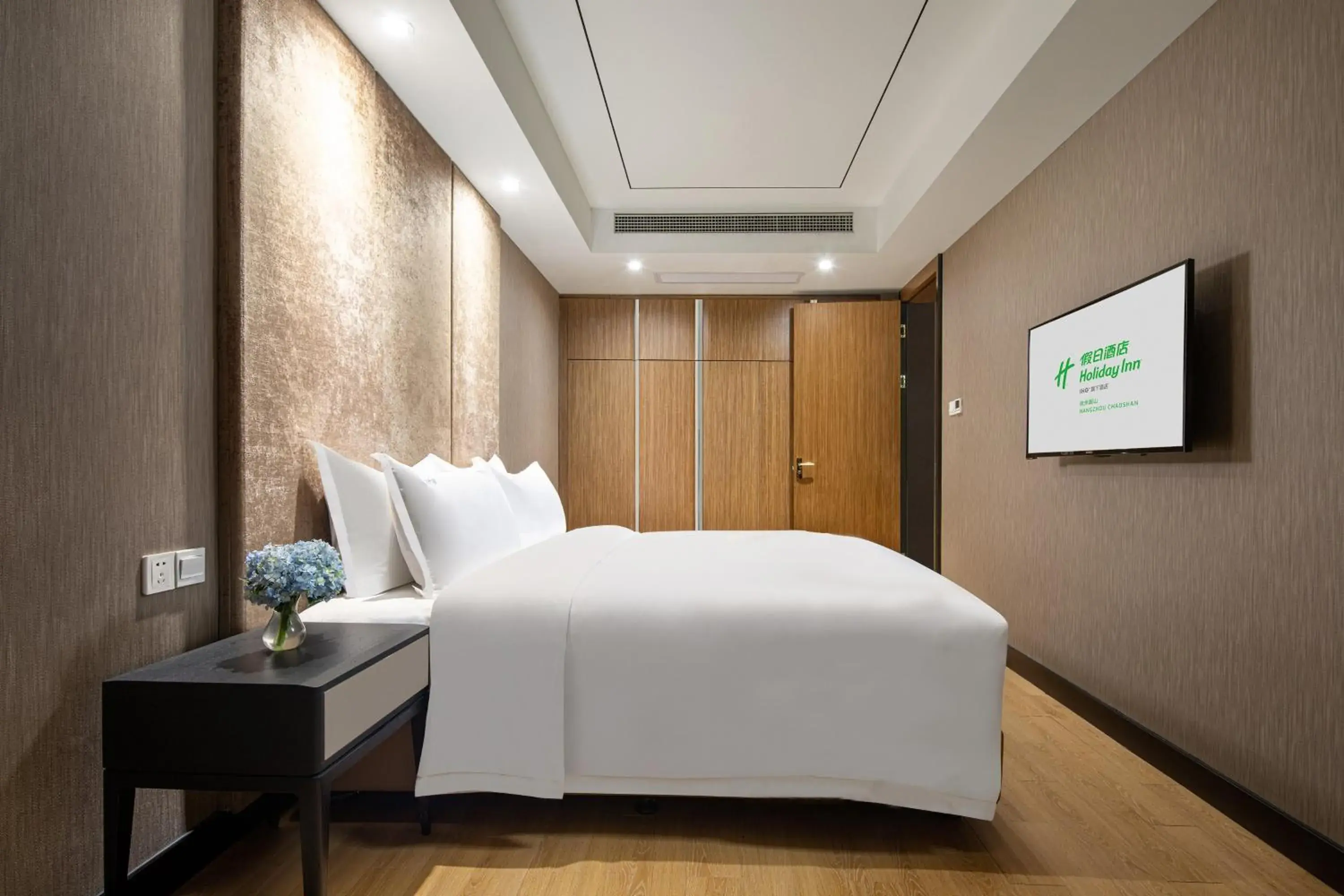 Photo of the whole room in Holiday Inn Hangzhou Chaoshan, an IHG Hotel