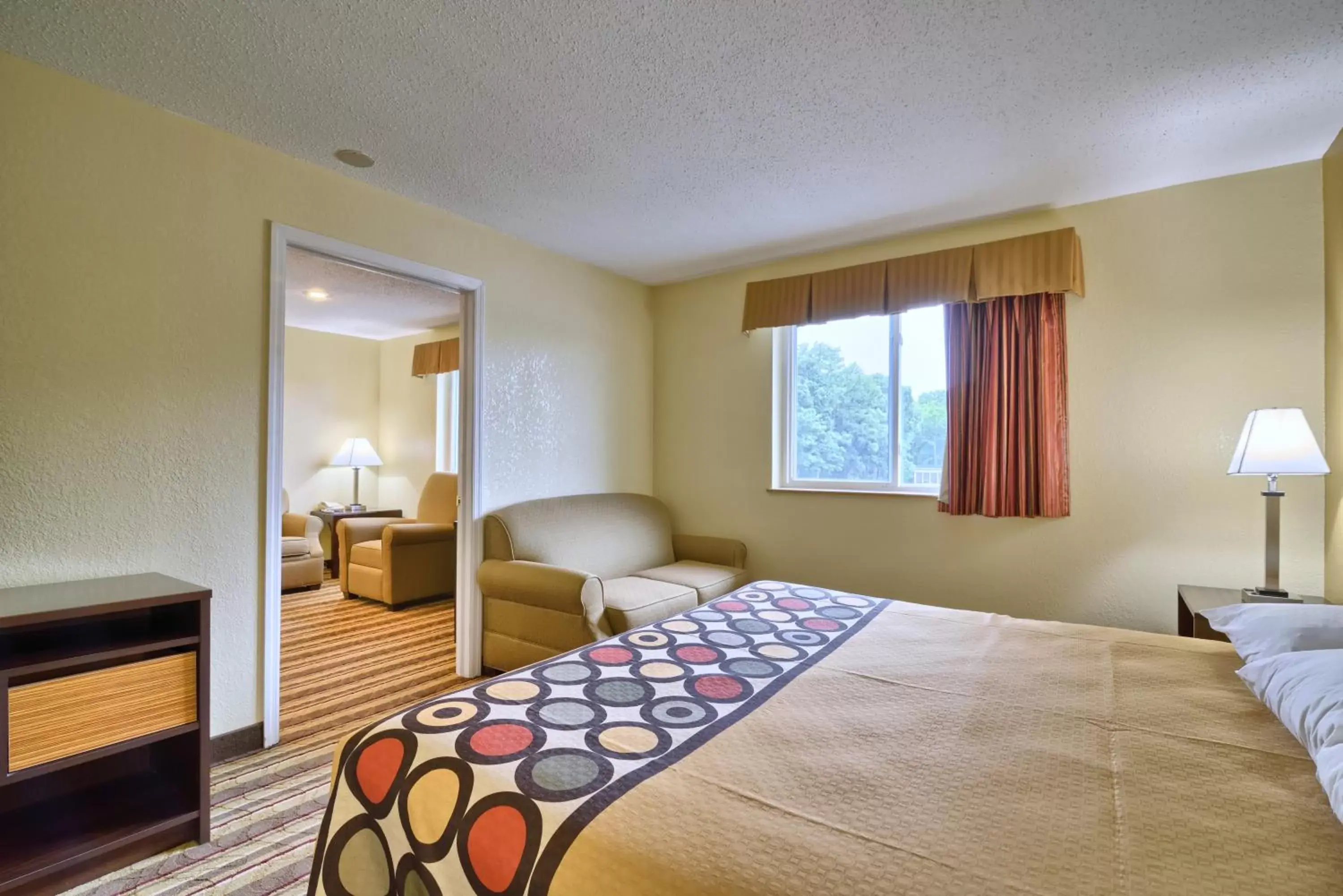 Bedroom, Bed in Super 8 by Wyndham Latham - Albany Airport