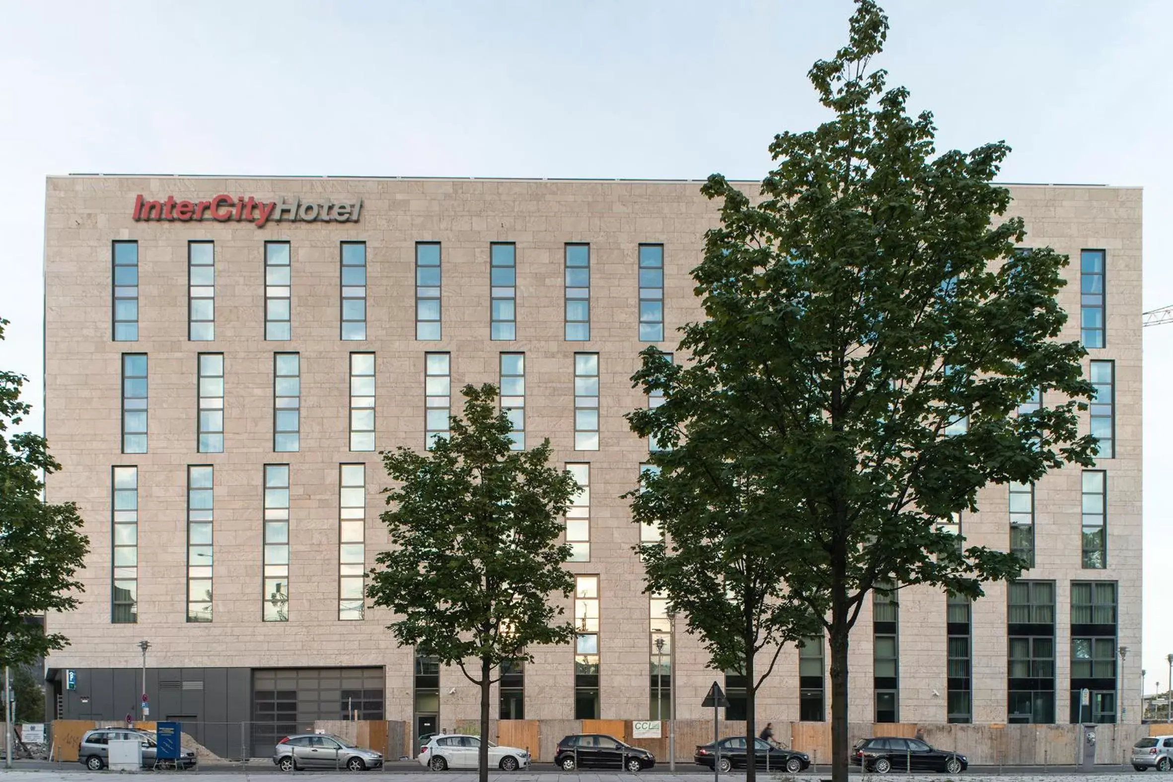 Facade/entrance, Property Building in IntercityHotel Berlin Hauptbahnhof