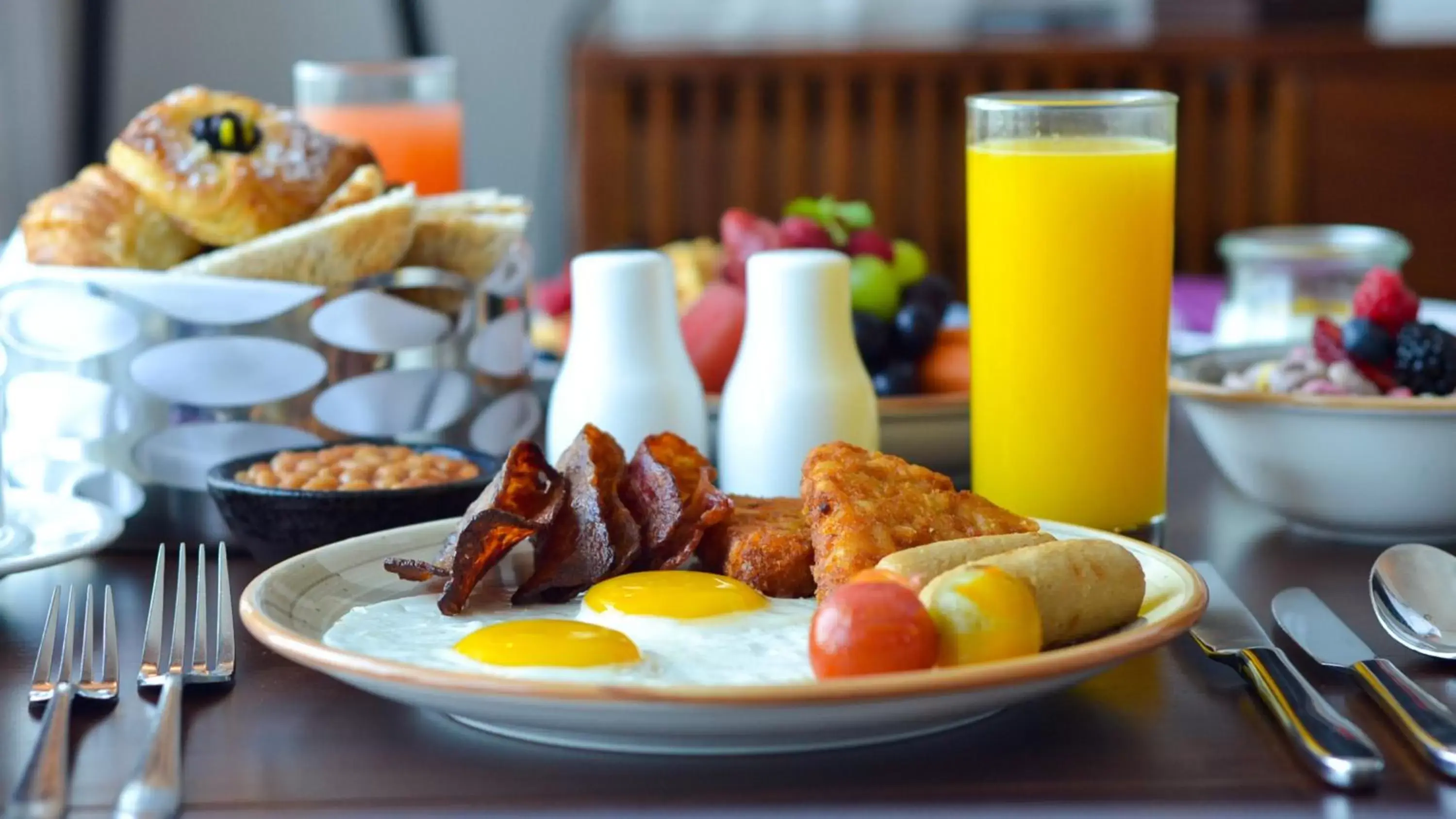 Restaurant/places to eat, Breakfast in InterContinental Dubai Marina, an IHG Hotel