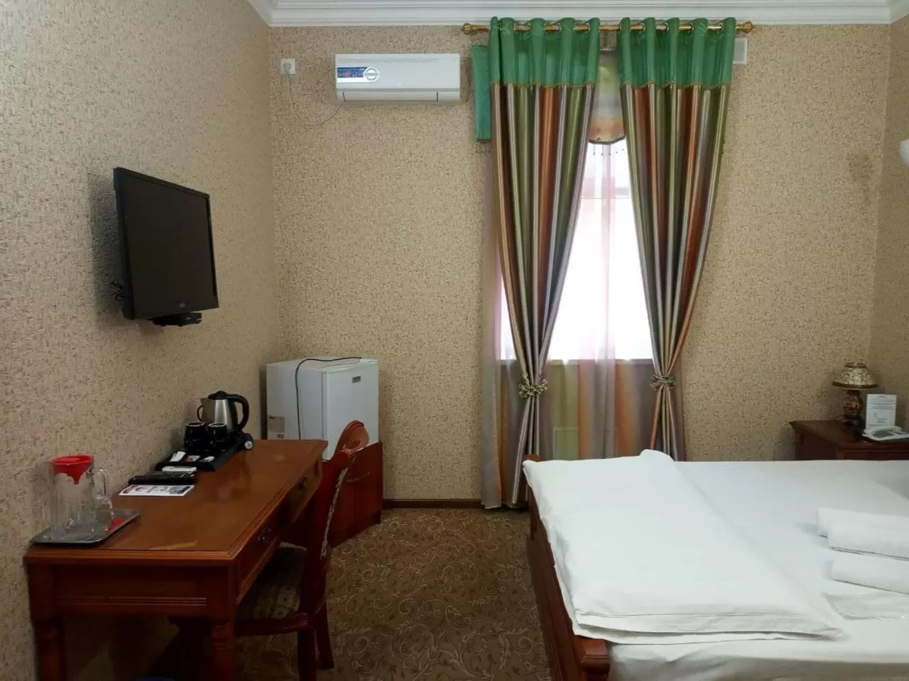 Single Room with Shower in Maximum Hotel