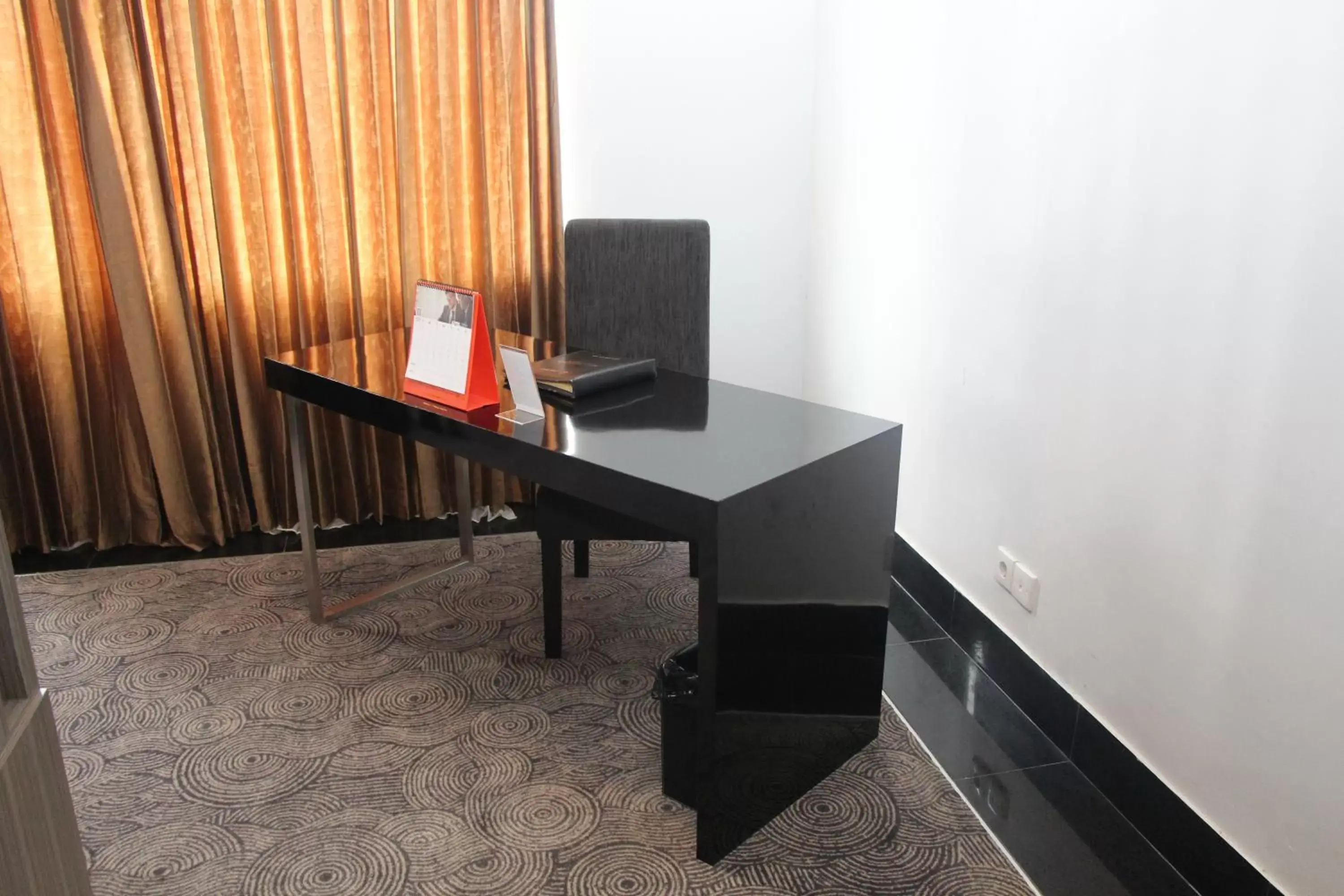 Seating area, TV/Entertainment Center in Swiss-Belhotel Borneo Samarinda