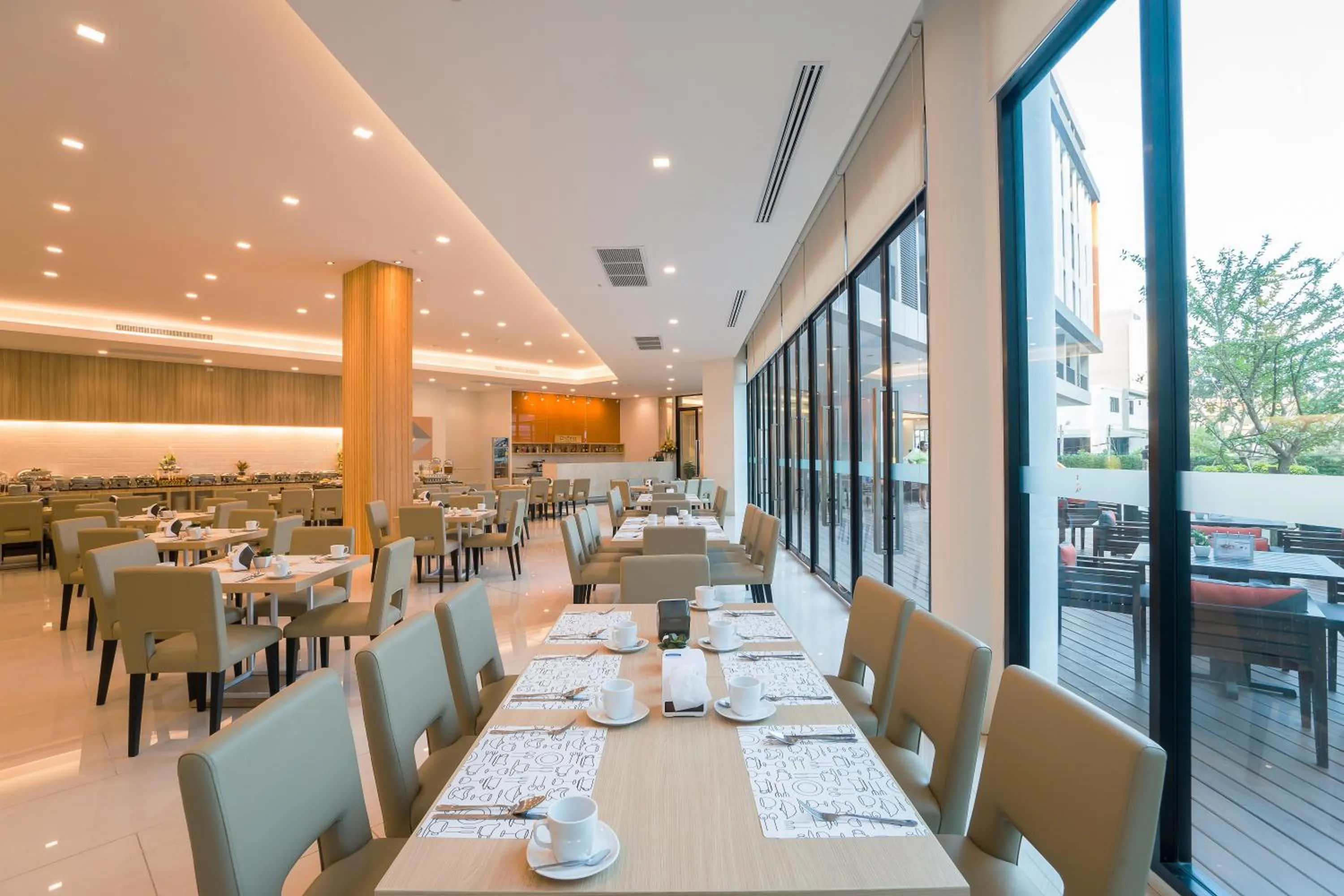 Restaurant/places to eat in Hotel J Pattaya