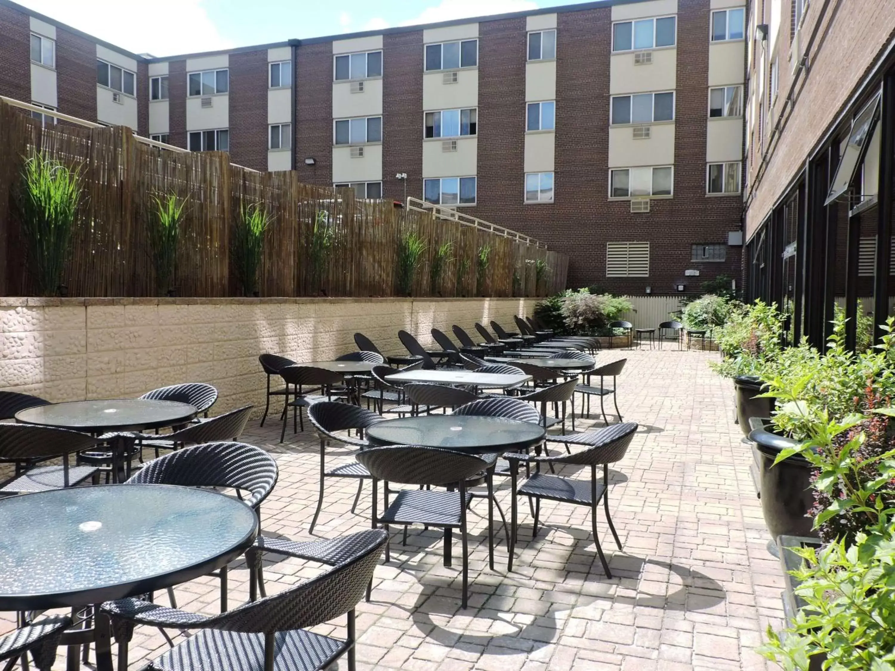 Patio, Restaurant/Places to Eat in Best Western Plus Milwaukee West