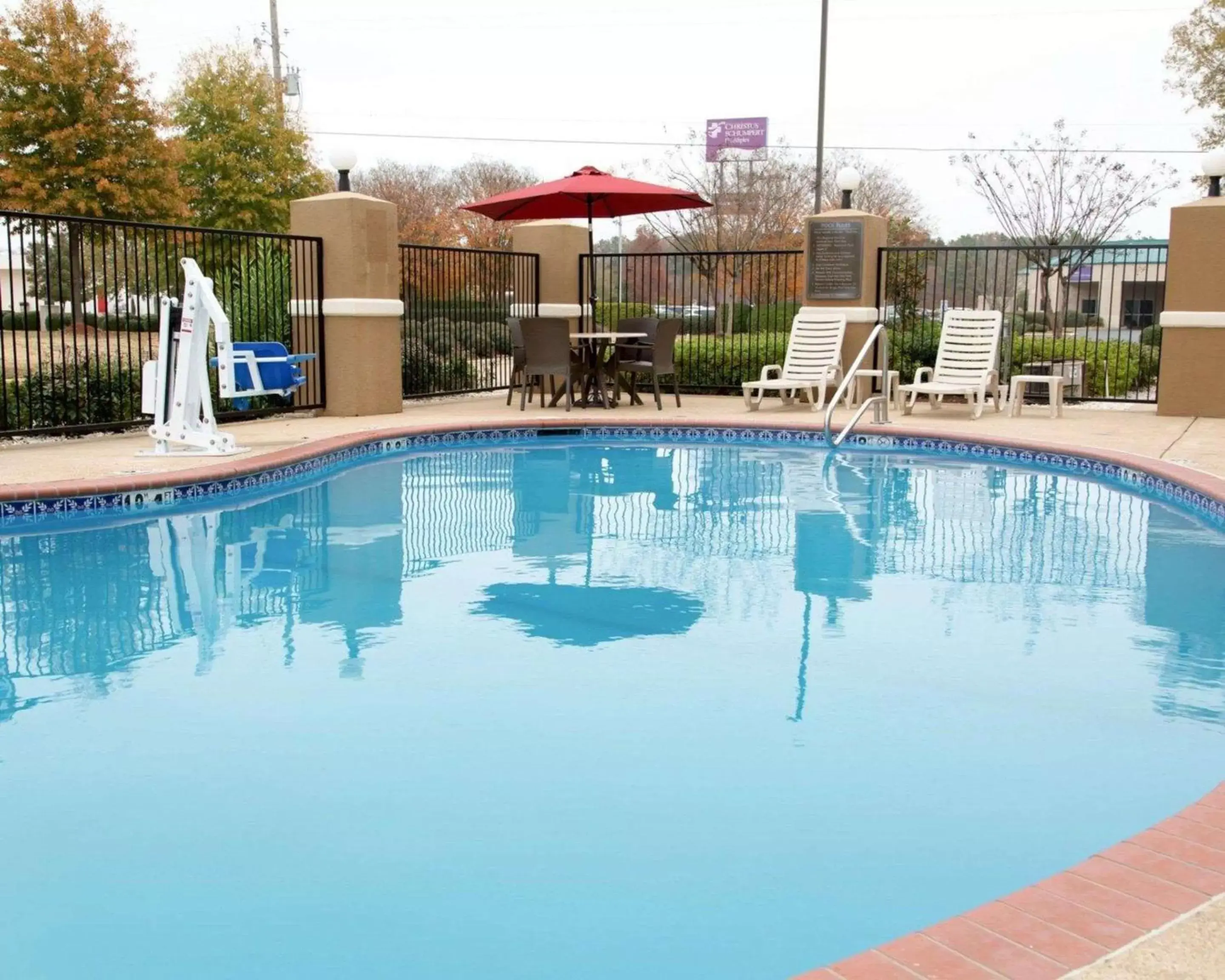 On site, Swimming Pool in Comfort Inn Shreveport I-49