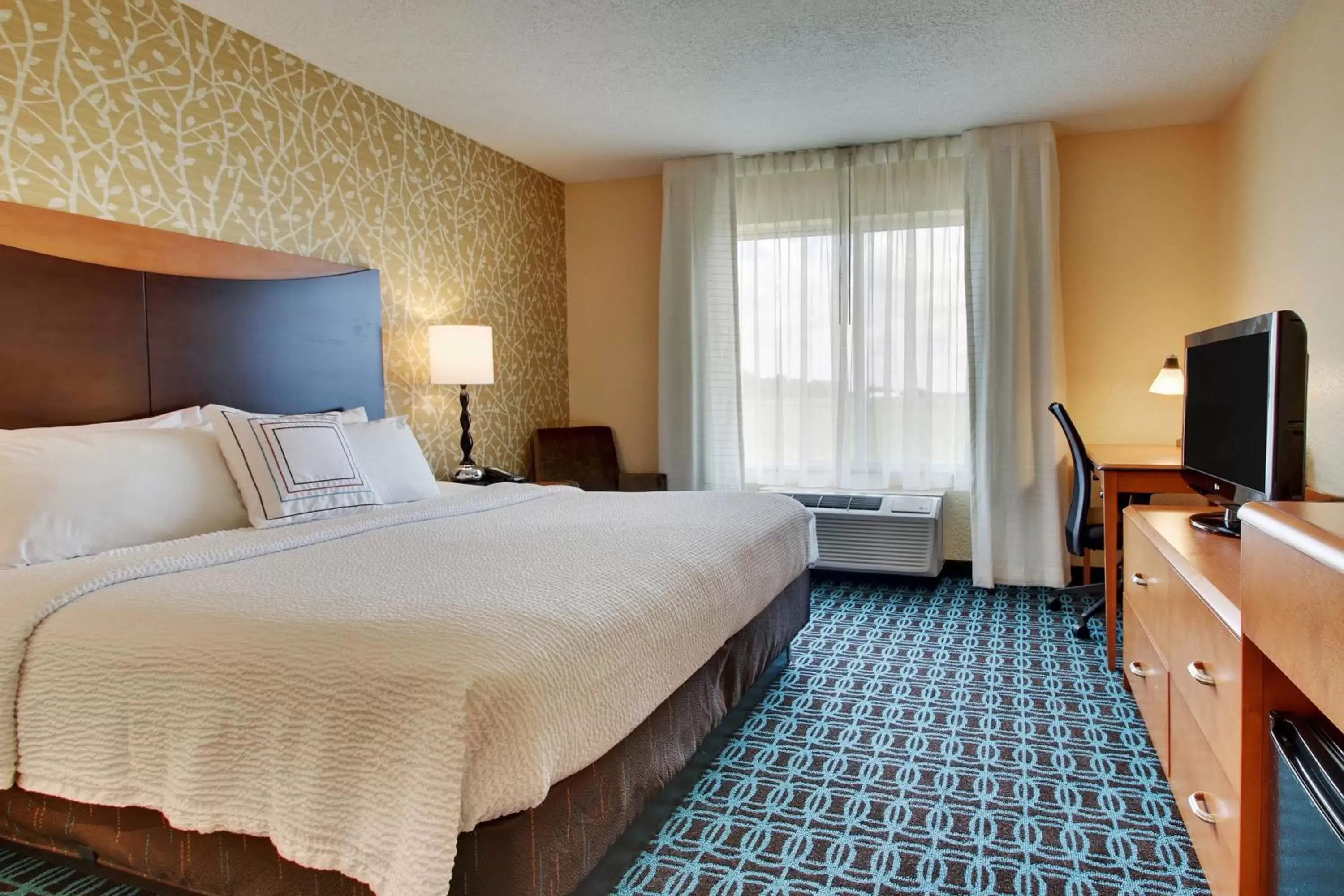Photo of the whole room, Bed in Fairfield Inn & Suites by Marriott Ottawa Starved Rock Area