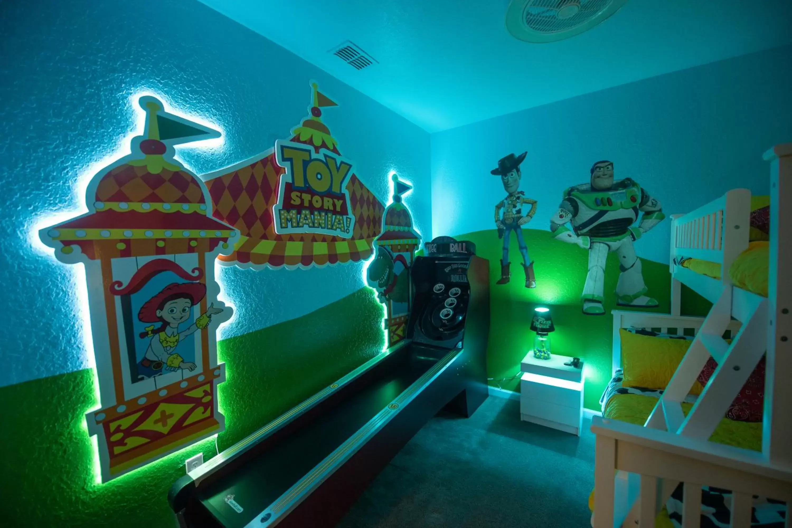 Game Room in Magical Adventure Condo w Waterpark near Disney No Resort Fees