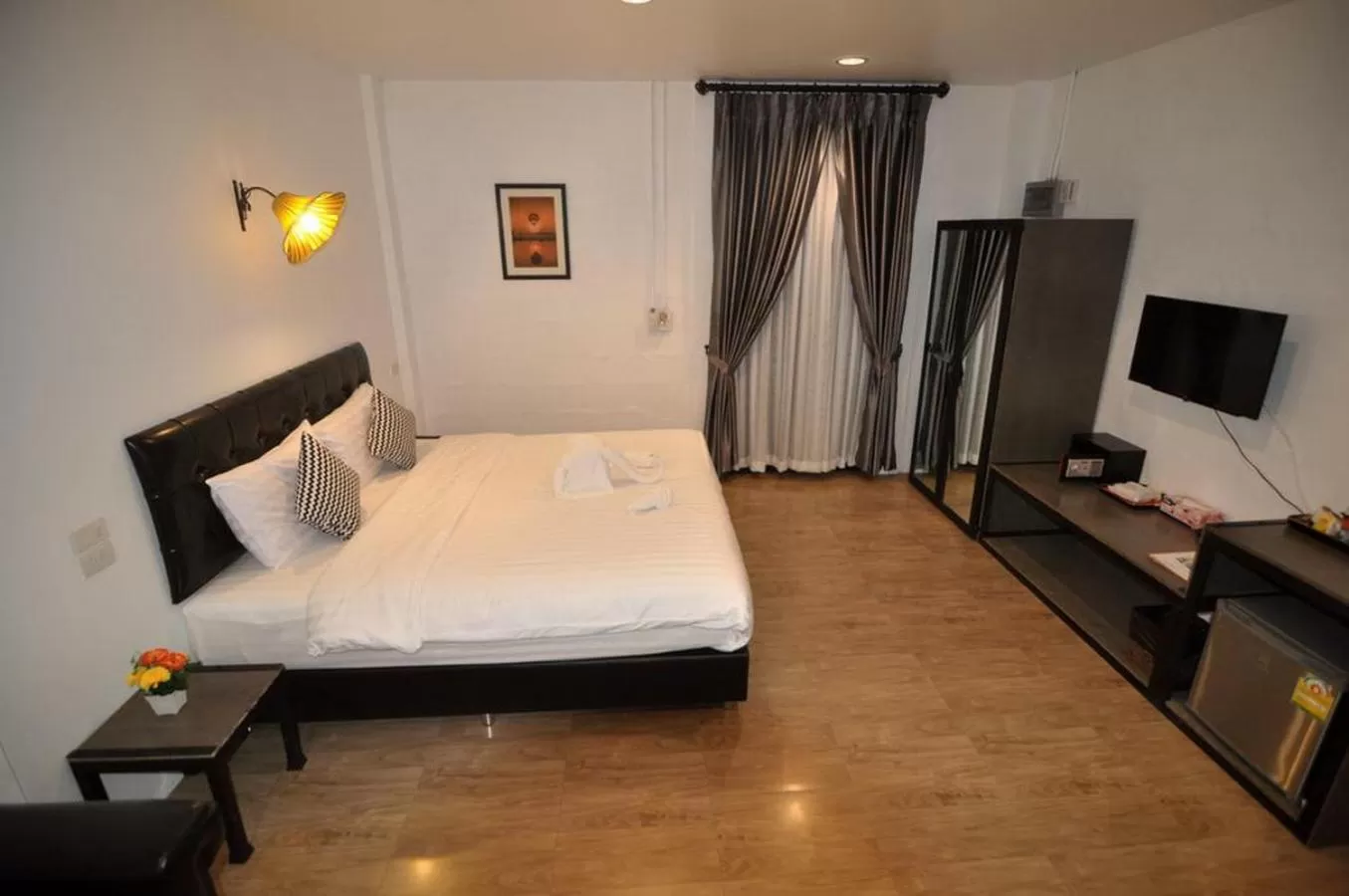 Photo of the whole room, Bed in The Warehouse Chiang Mai