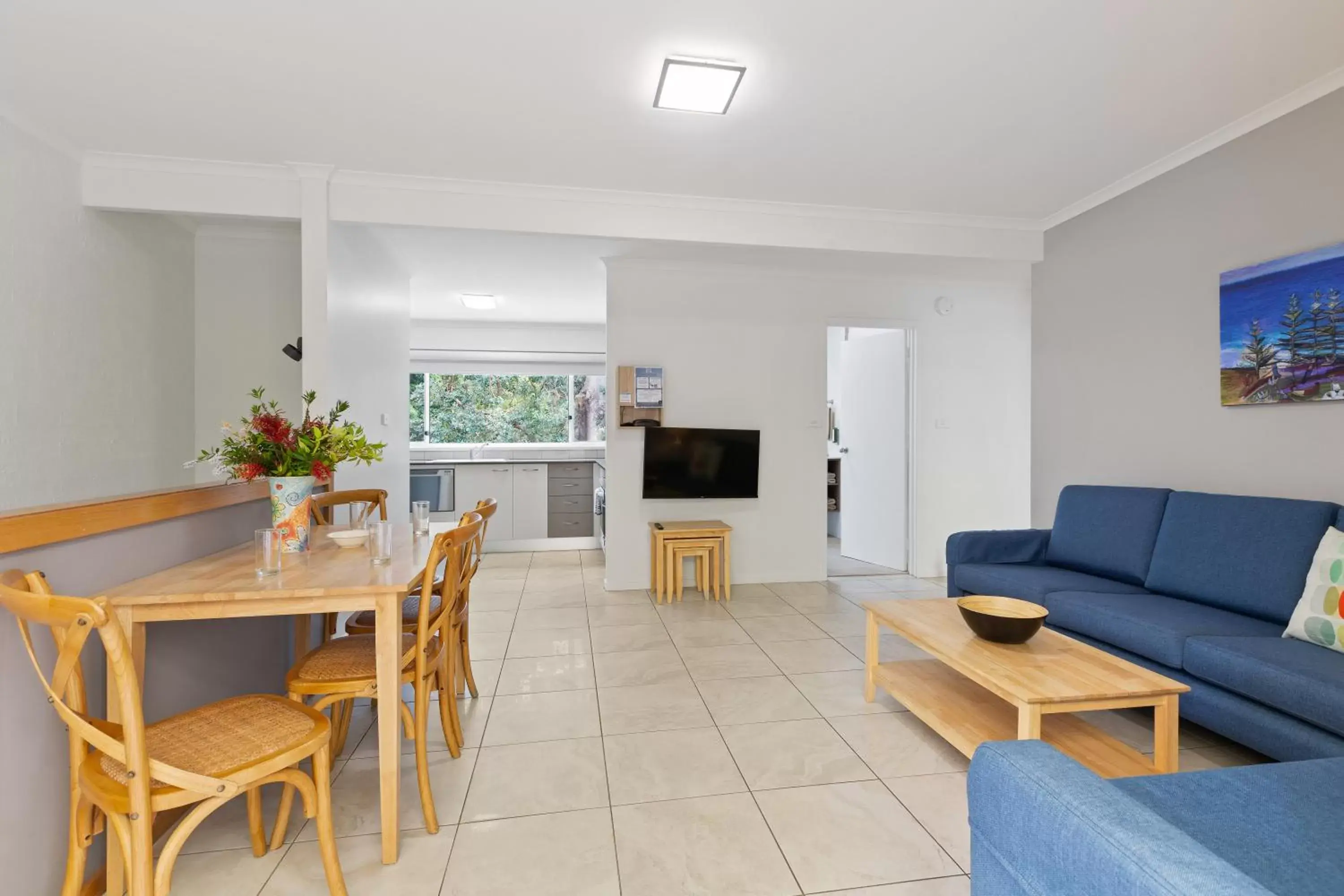 Dining Area in Tathra Beach House Holiday Apartments