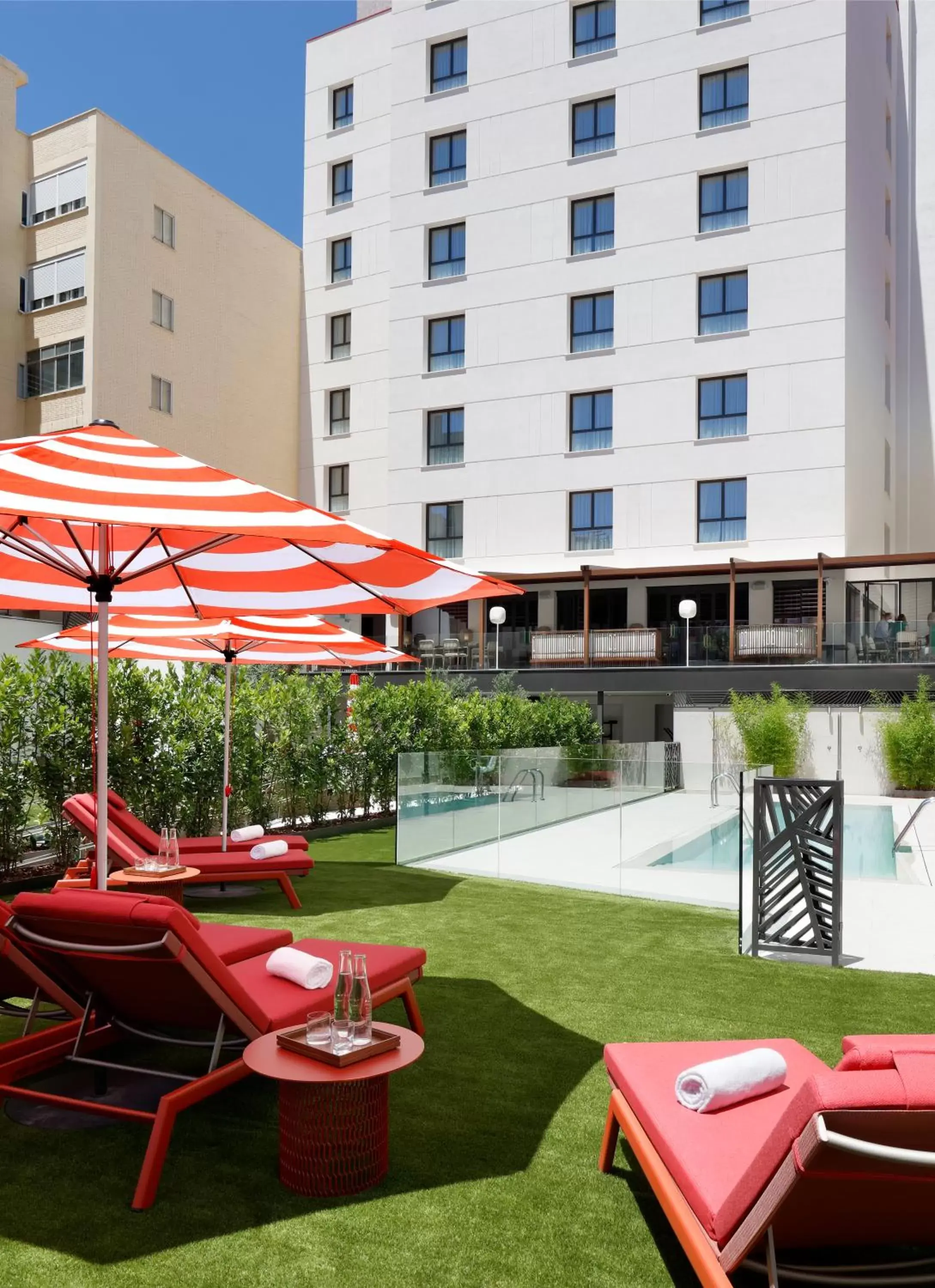 Garden, Swimming Pool in Hard Rock Hotel Madrid