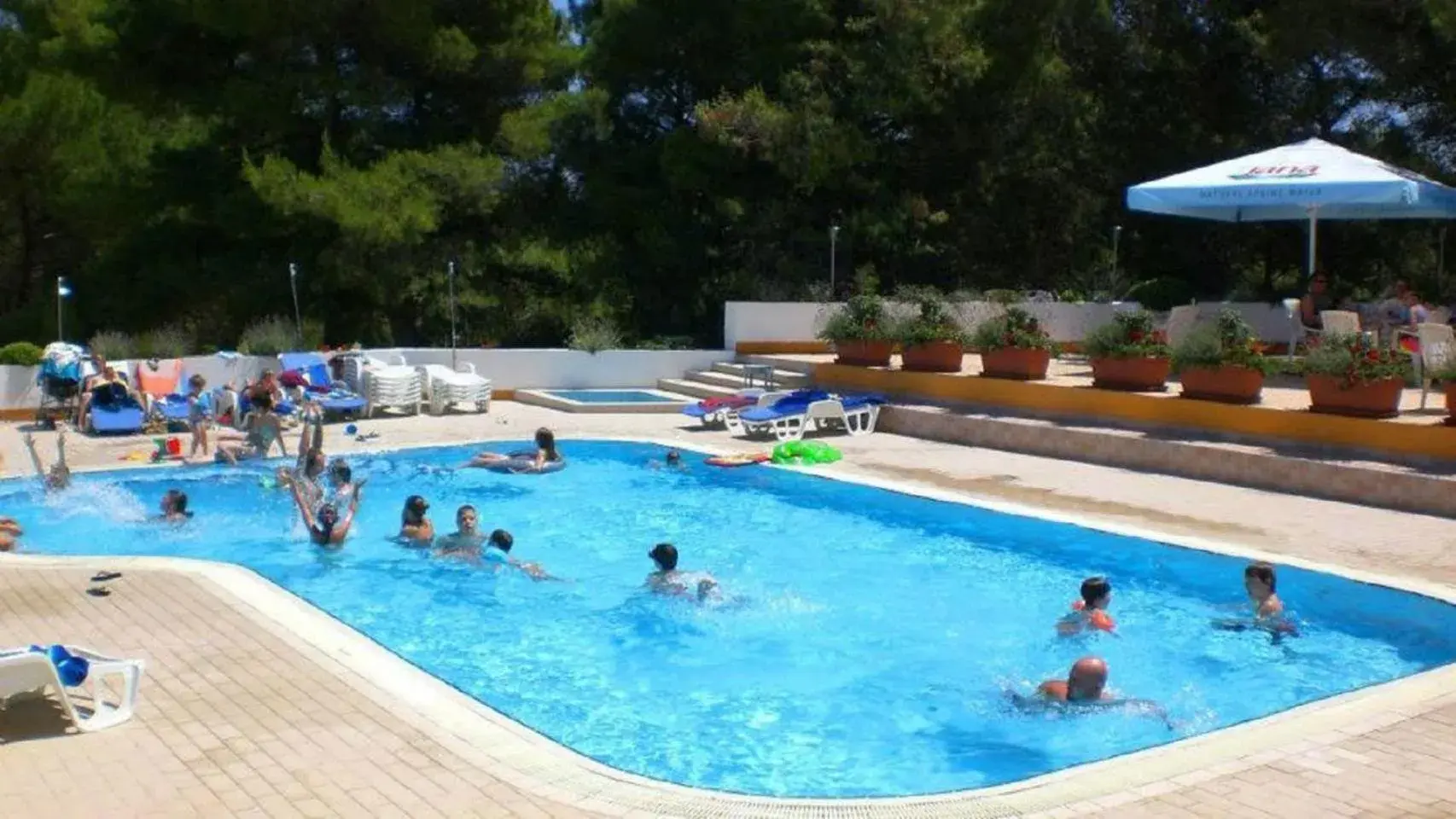 Swimming pool, Guests in Hotel Pula