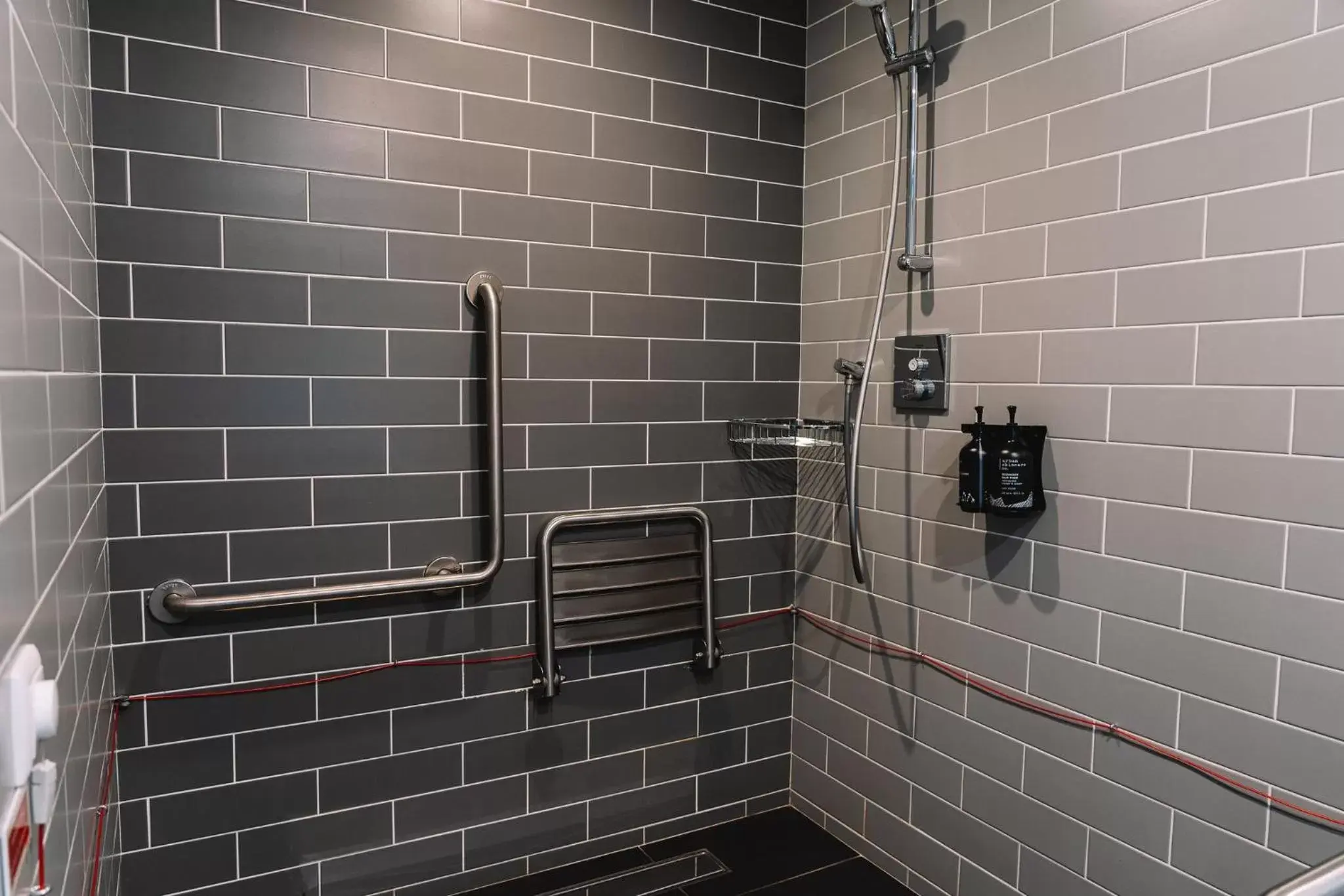 Double Room - Mobility Access with Roll-in Shower in Holiday Inn Express Porto City Centre, an IHG Hotel Double Room - Mobility Access with Roll-in Shower in Holiday Inn Express Porto City Centre, an IHG Hotel