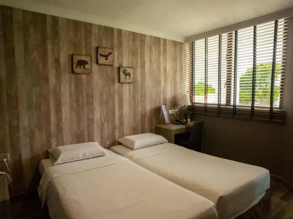 Deluxe Twin Room in YMCA One Orchard