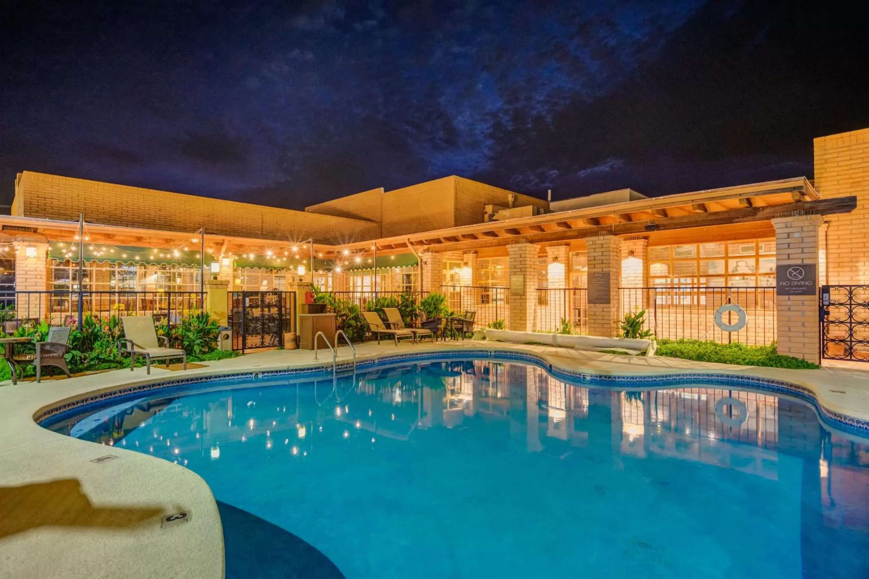 Swimming Pool in Sierra Suites Boutique Hotel