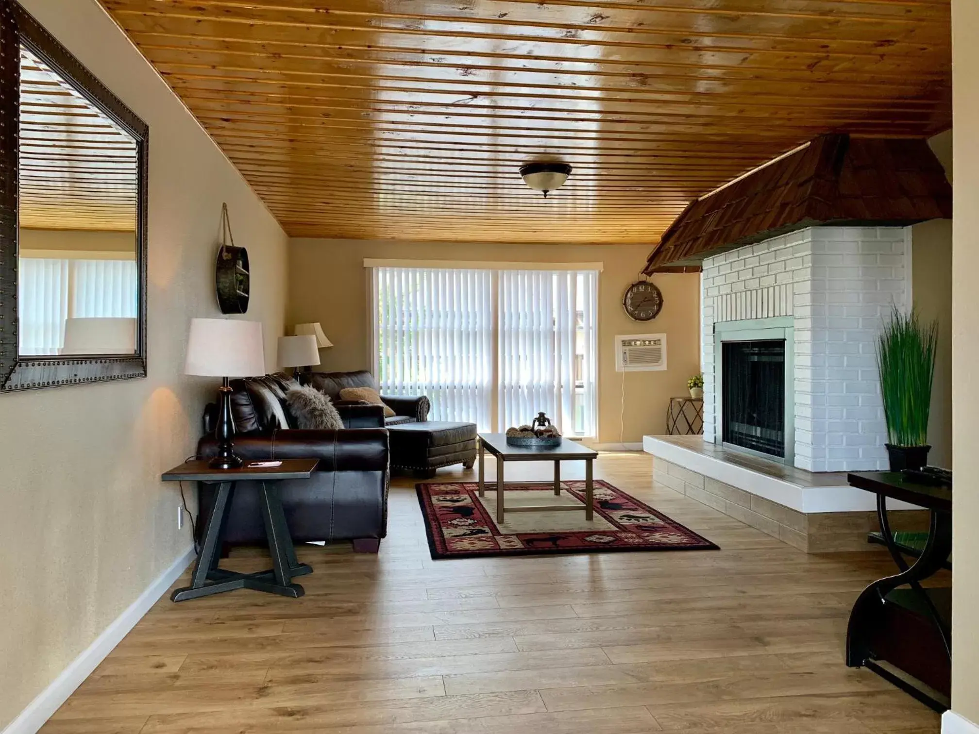 Living room, Seating Area in Estes Mountain Inn