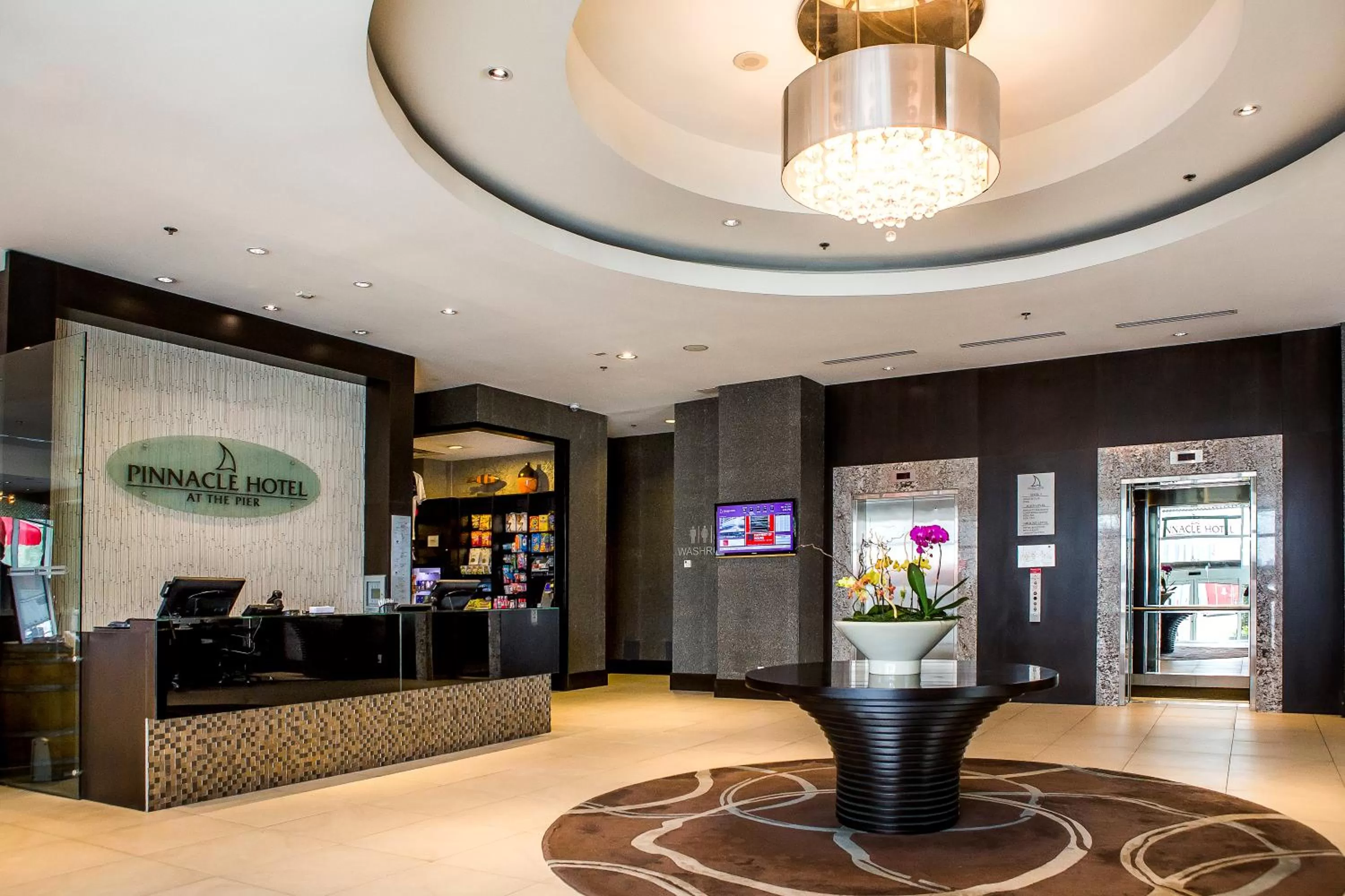 Lobby or reception in Pinnacle Hotel at the Pier