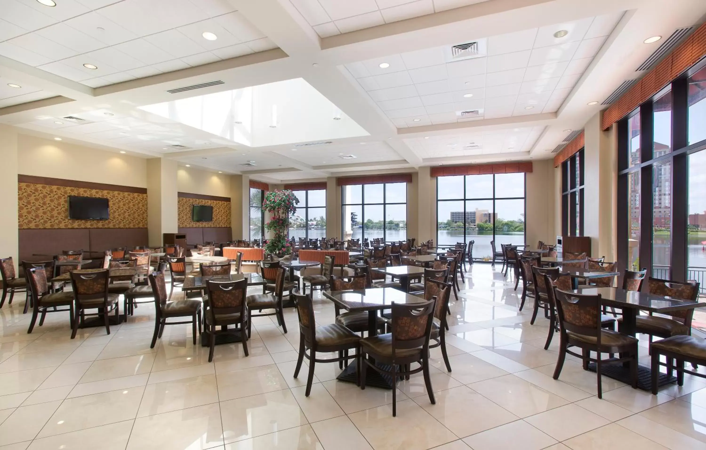 Restaurant/Places to Eat in Ramada Suites By Wyndham Orlando International Drive