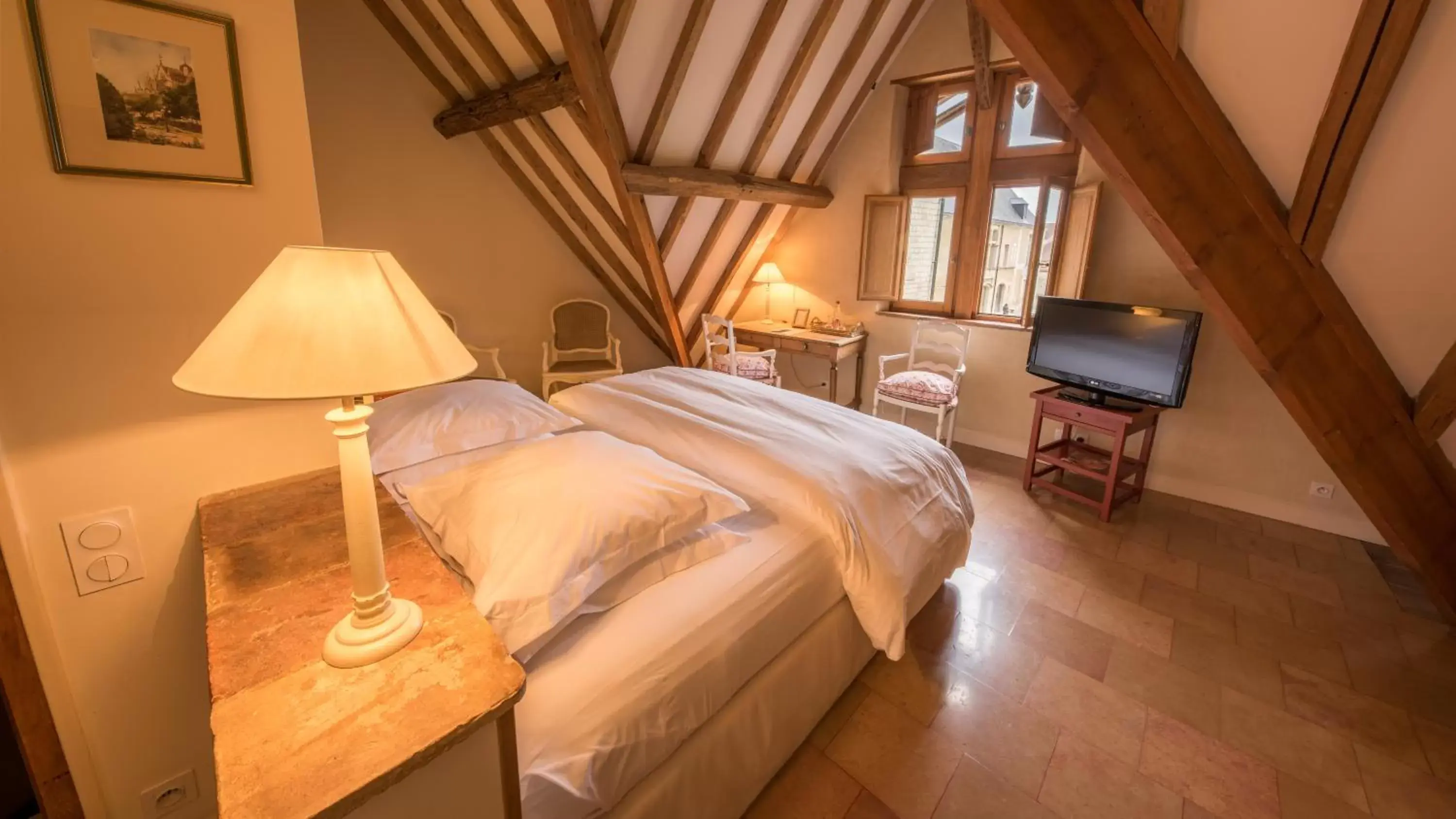 Photo of the whole room, Bed in Le Champ des Oiseaux & Spa