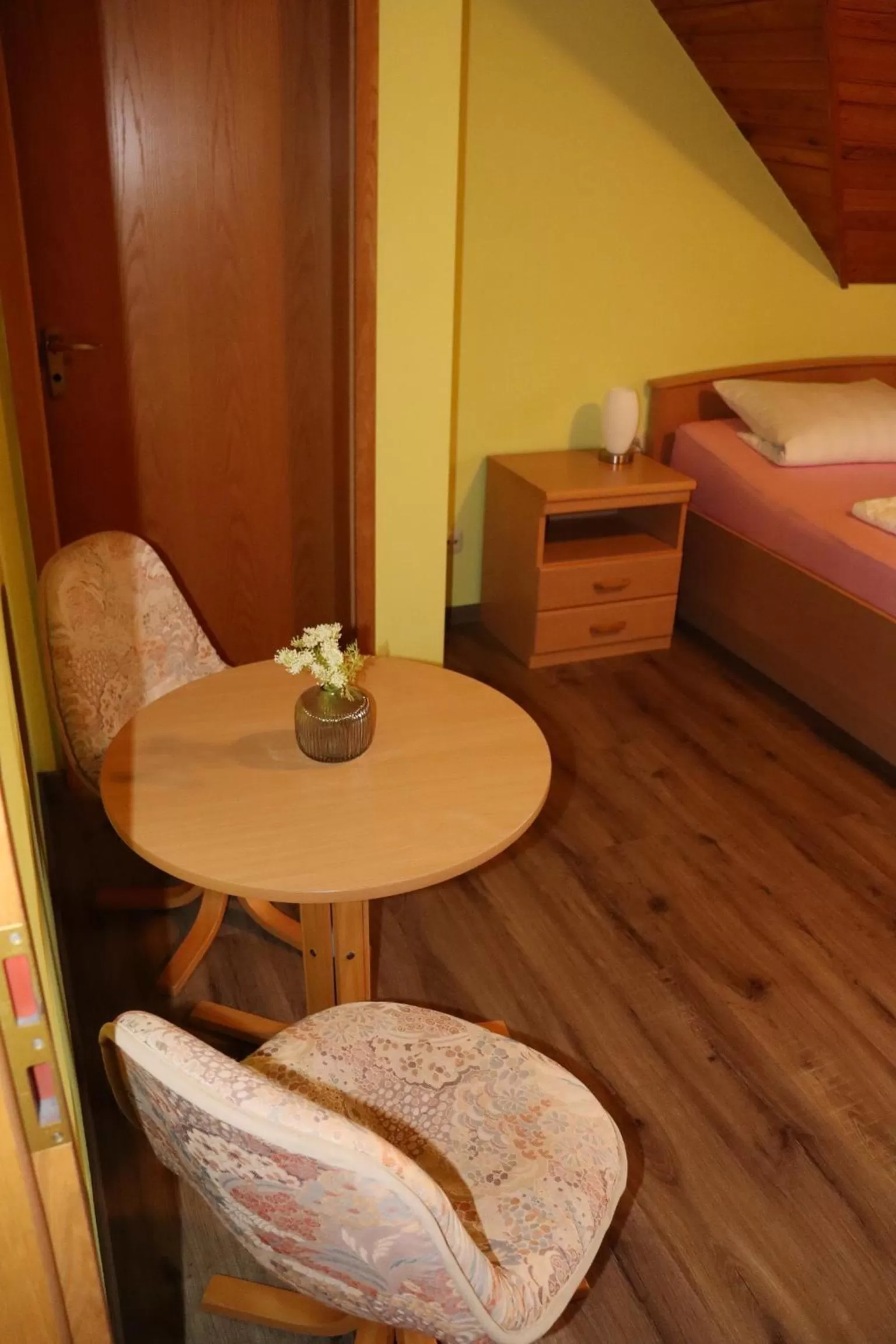 Bedroom, Seating Area in Zur Altmühlquelle