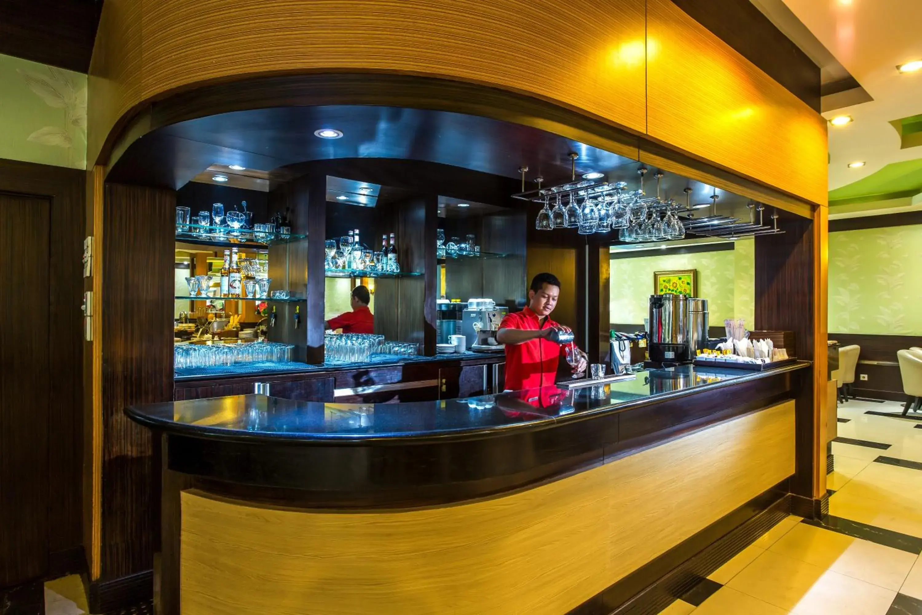 Restaurant/places to eat, Lounge/Bar in Orchardz Jayakarta Hotel