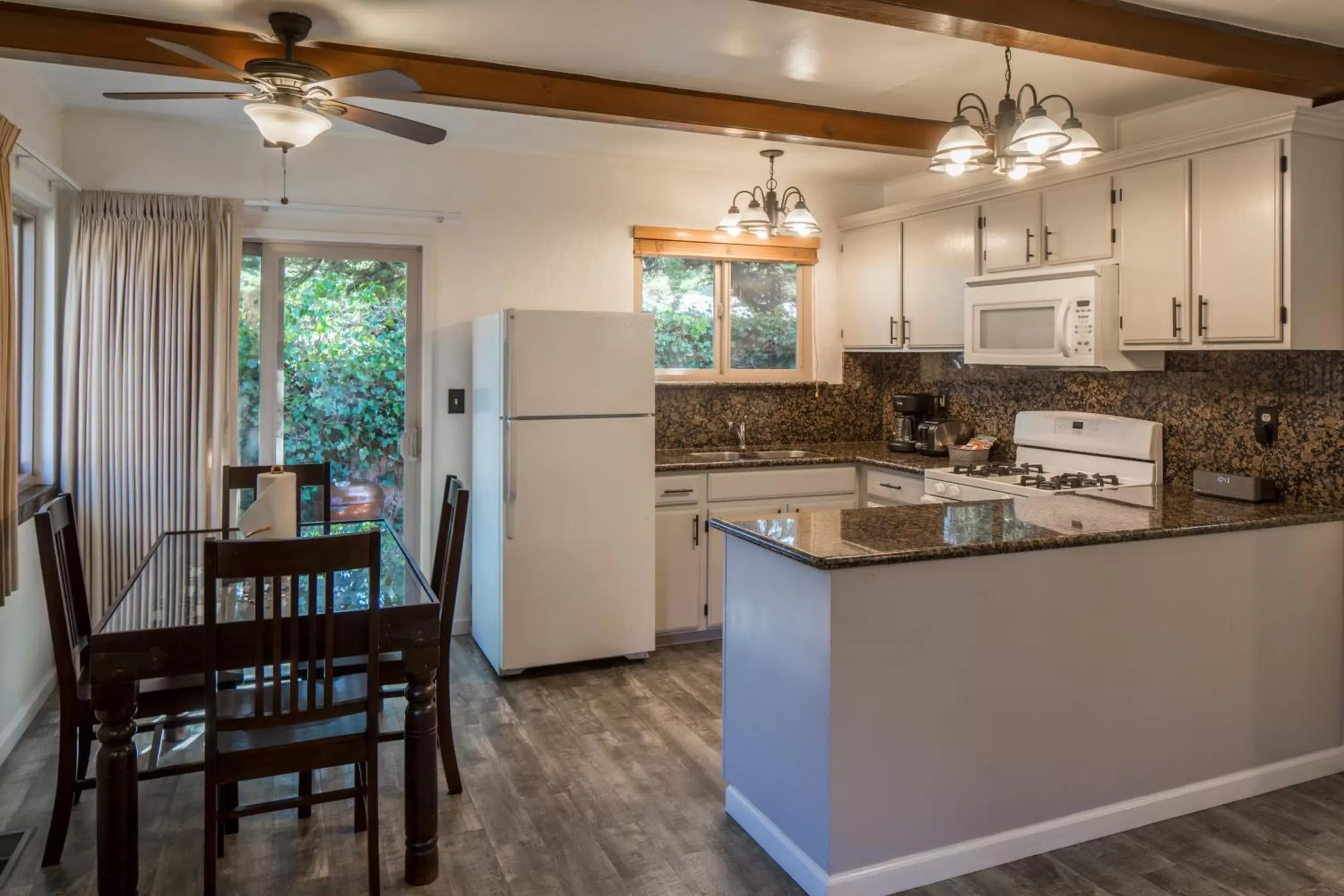 Kitchen or kitchenette, Kitchen/Kitchenette in Andril Fireplace Cottages