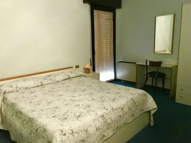 Bedroom, Bed in Hotel Primavera