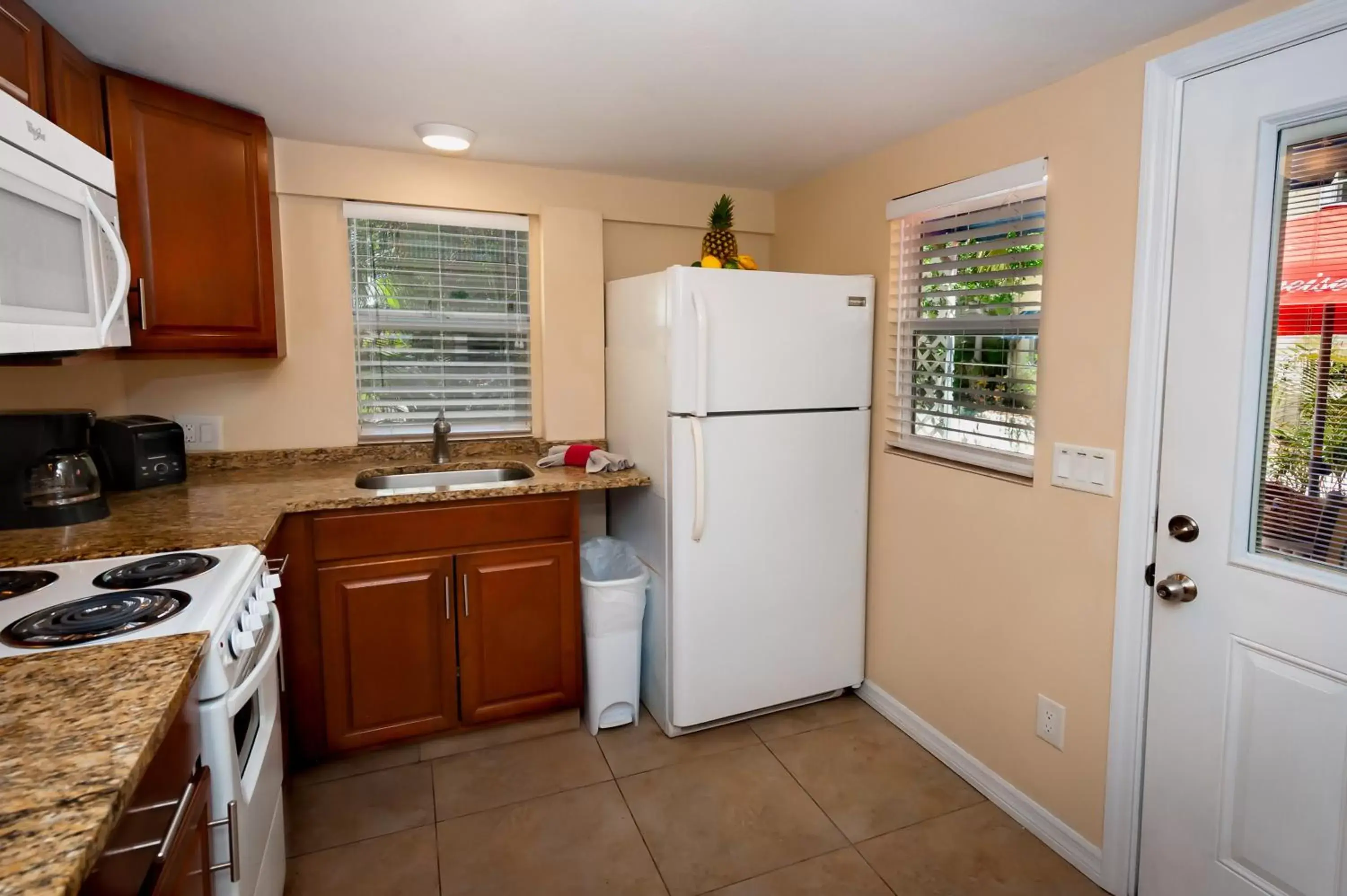 Kitchen or kitchenette, Kitchen/Kitchenette in Cedar Cove Resort & Cottages